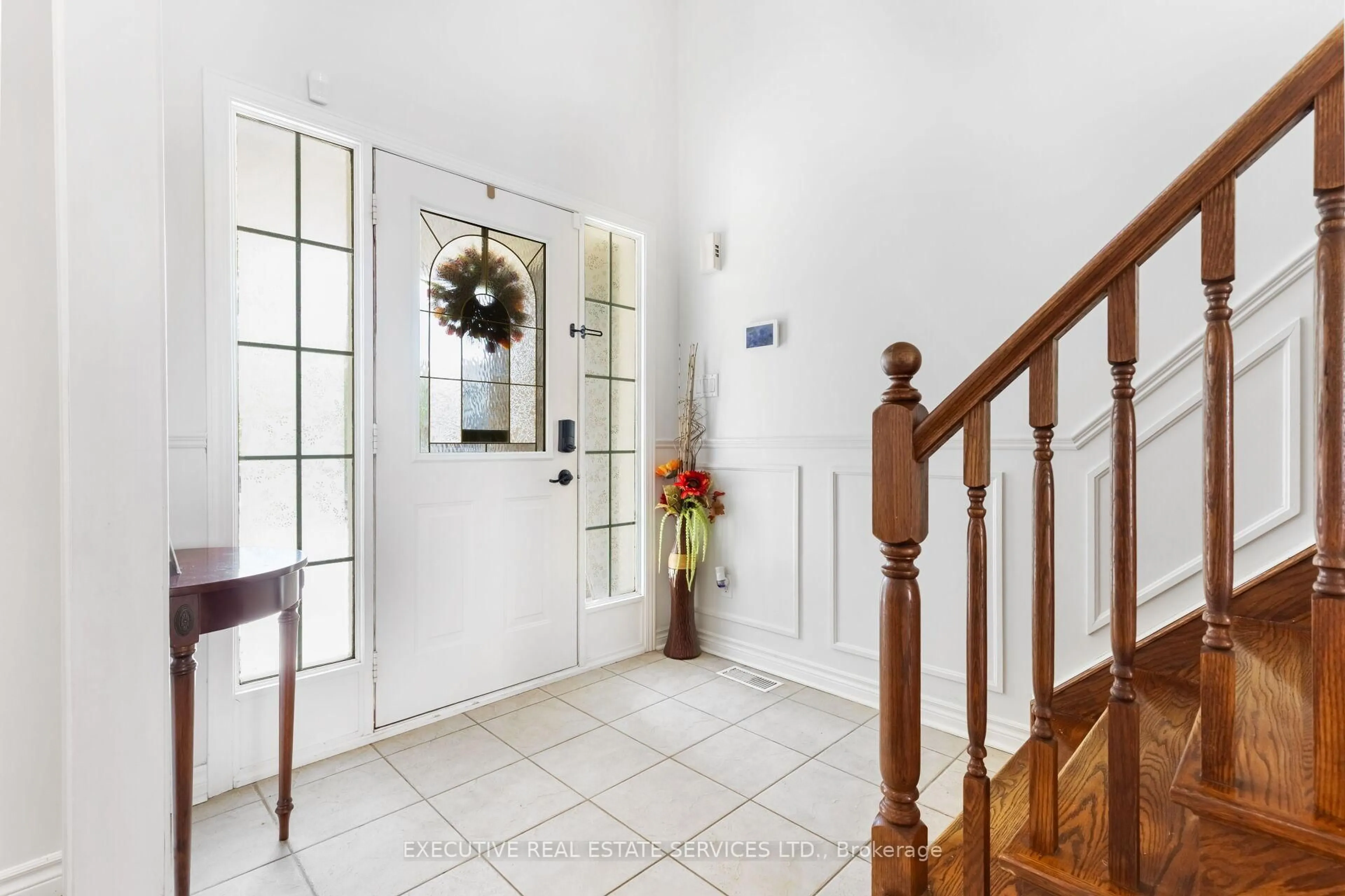 Indoor entryway for 58 McMaster Rd, Orangeville Ontario L9W 5K8