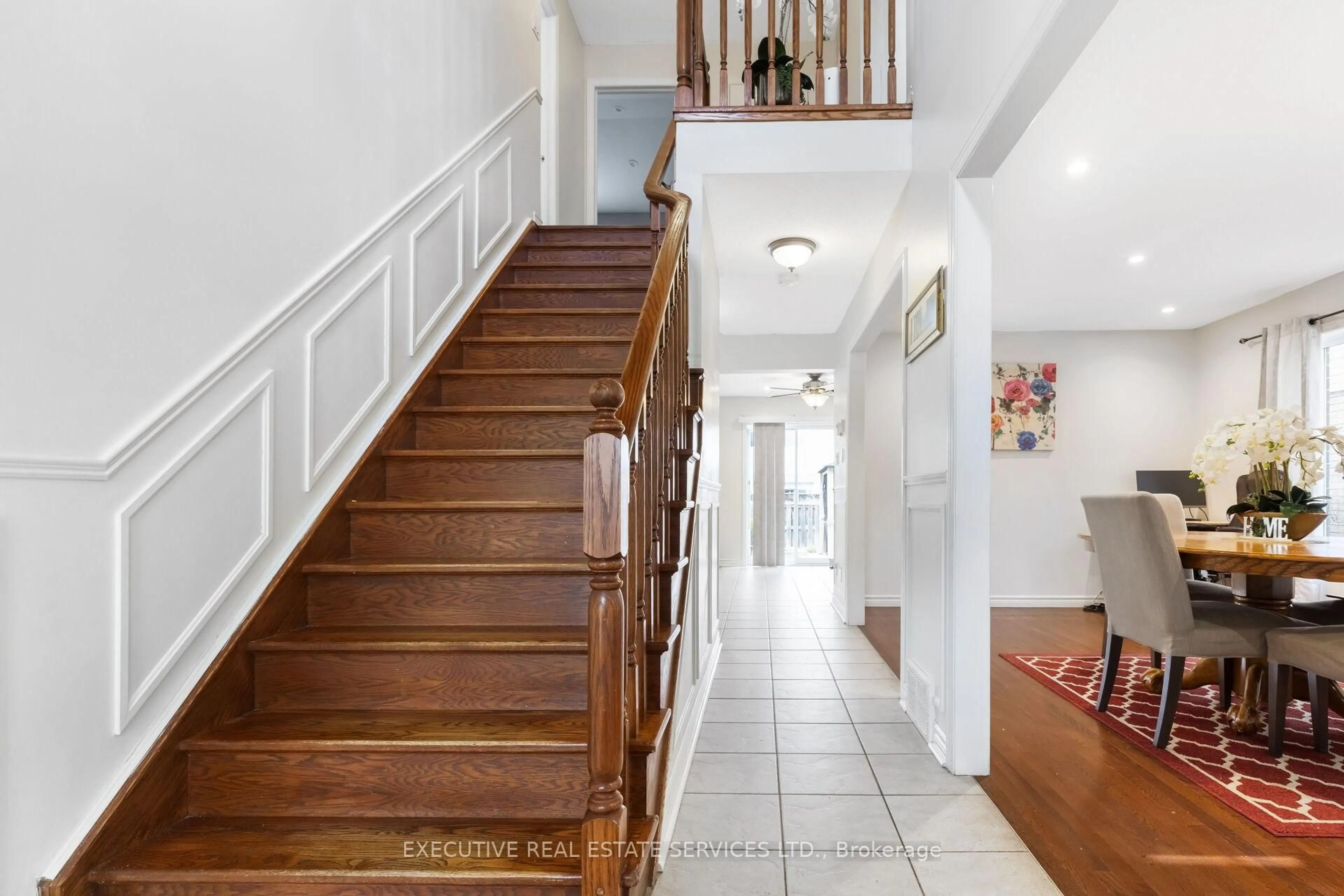 Indoor foyer for 58 McMaster Rd, Orangeville Ontario L9W 5K8