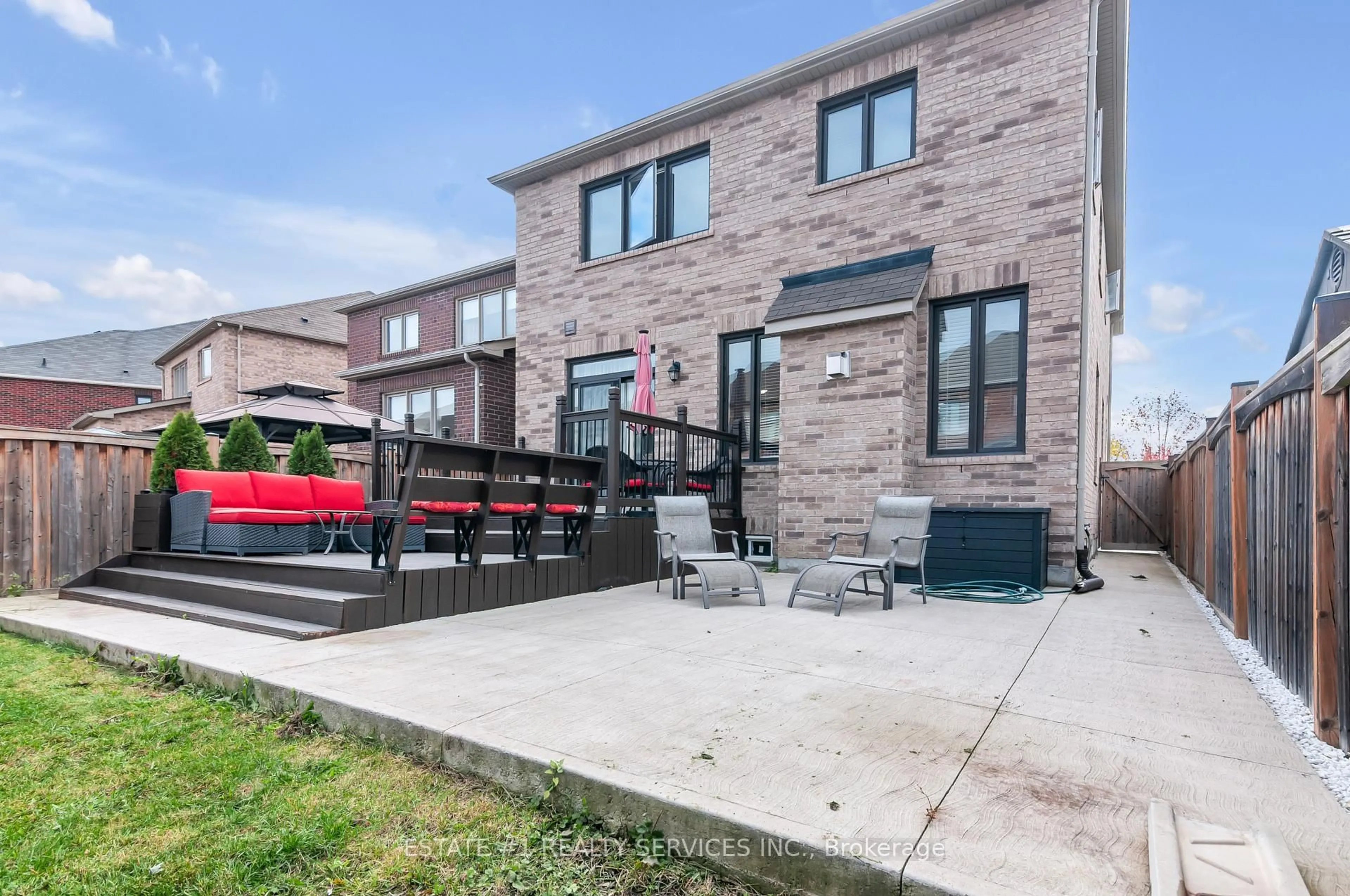 Patio, street for 4 Bassett Cres, Brampton Ontario L6X 5G2