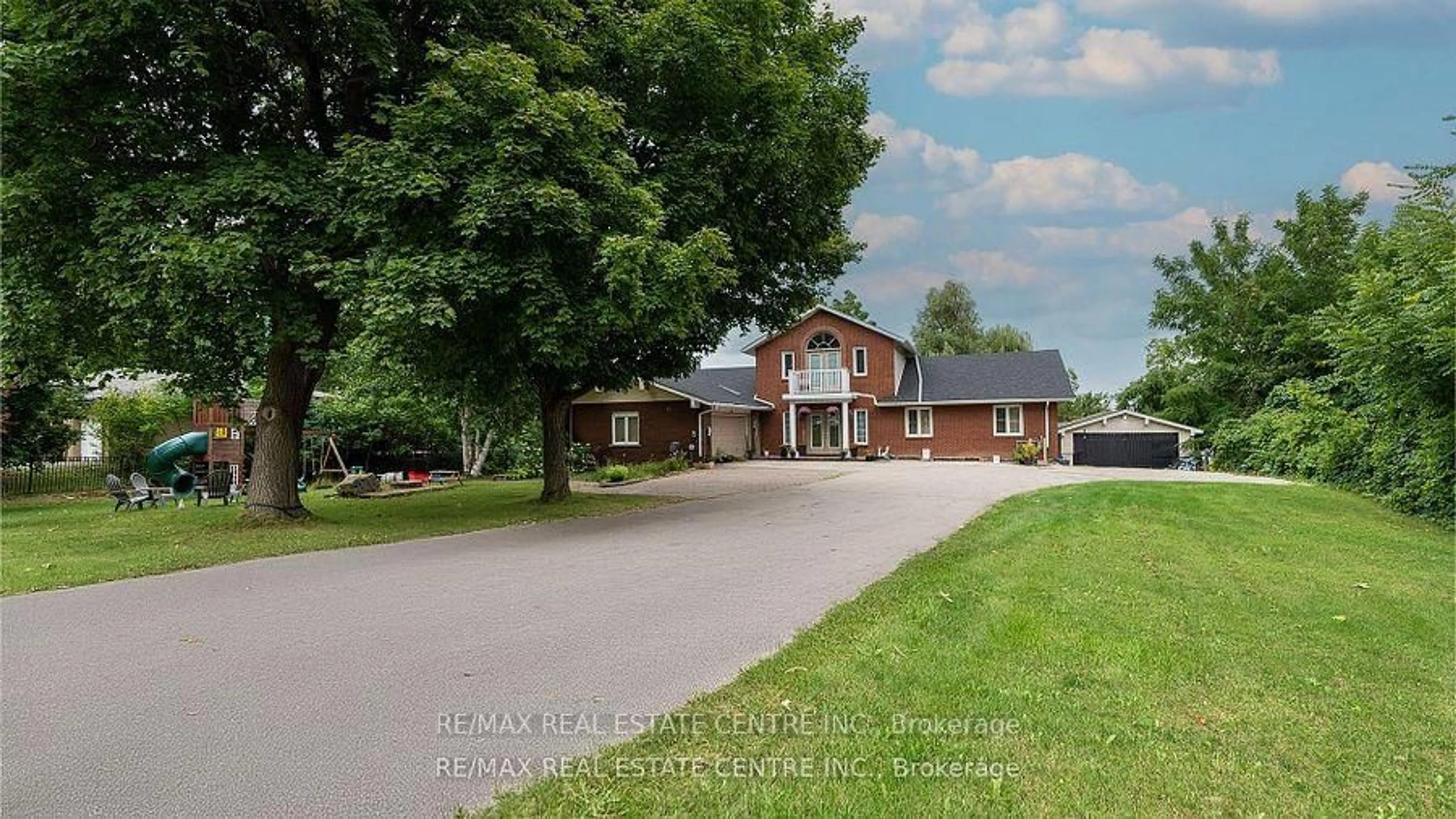 A pic from outside/outdoor area/front of a property/back of a property/a pic from drone, unknown for 7750 5 Side Rd, Milton Ontario L9T 2K7