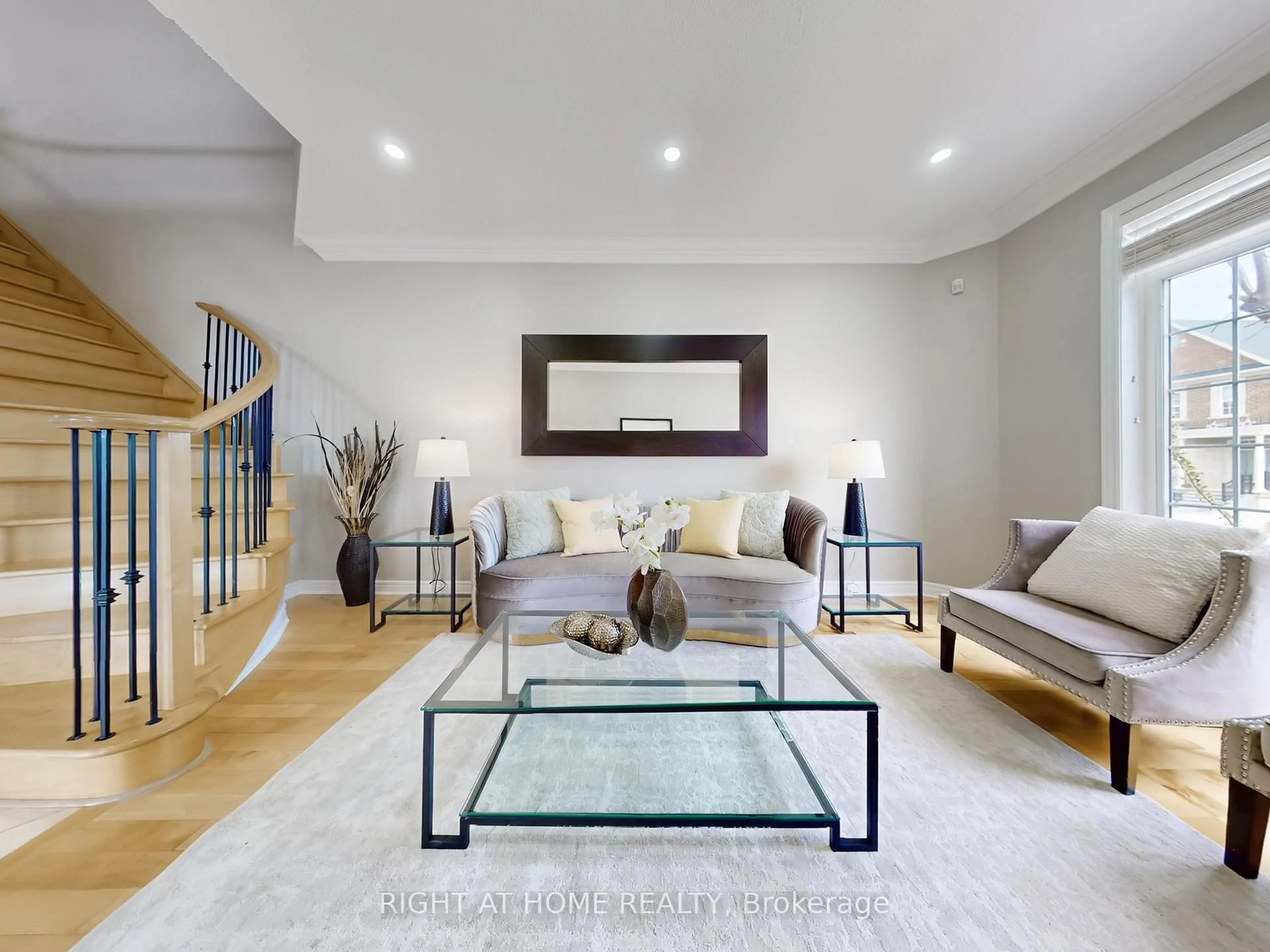 Living room with furniture, unknown for 3585 Stonecutter Cres, Mississauga Ontario L5M 7N7