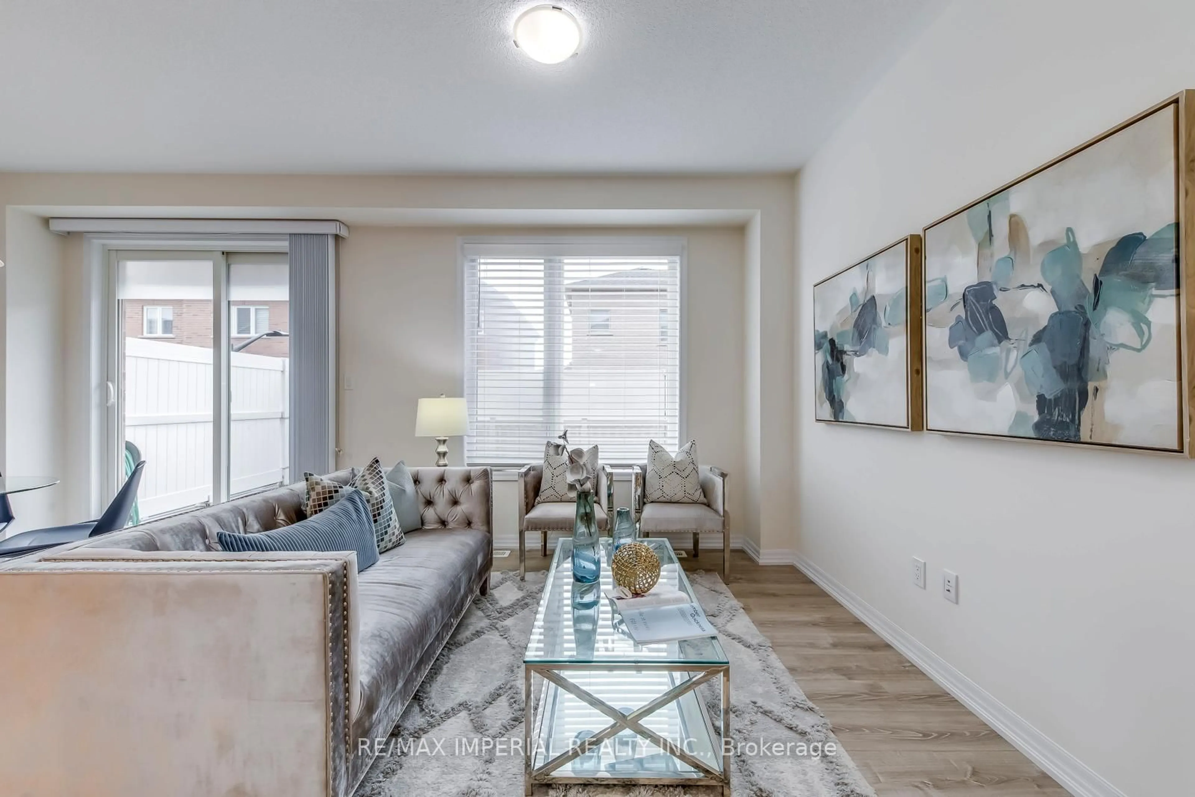 Living room with furniture, unknown for 3334 Carding Mill Tr, Oakville Ontario L6M 1R7