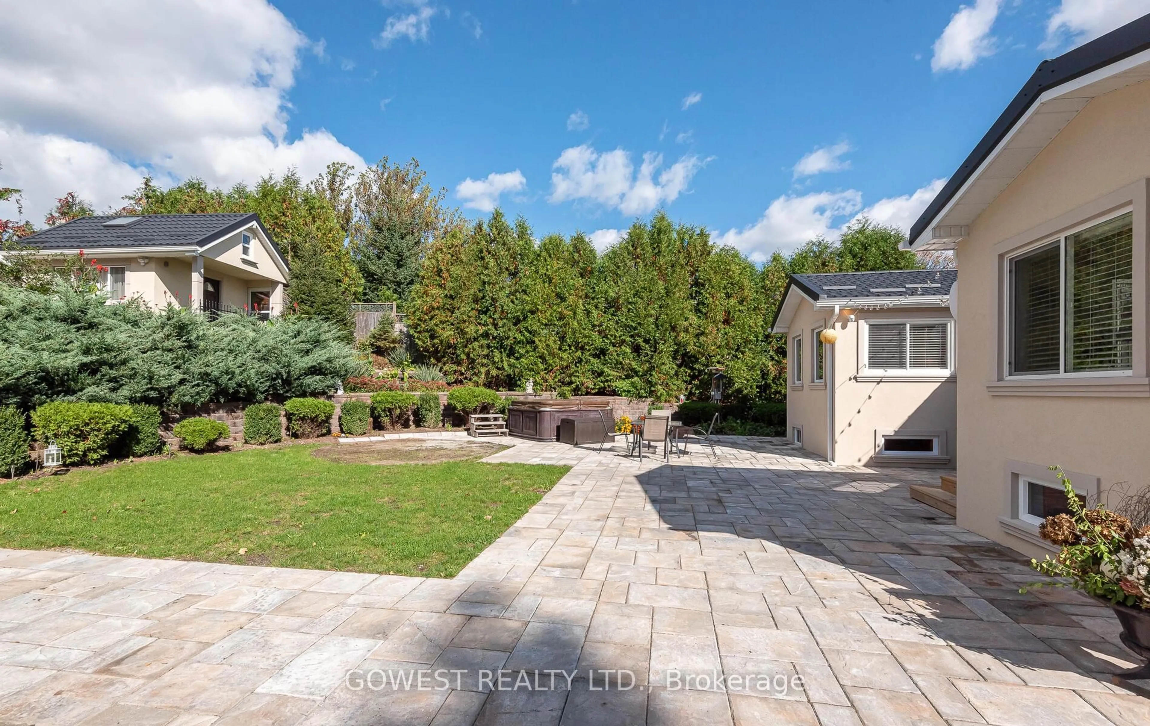 A pic from outside/outdoor area/front of a property/back of a property/a pic from drone, street for 2670 Embleton Rd, Brampton Ontario L6X 0E2