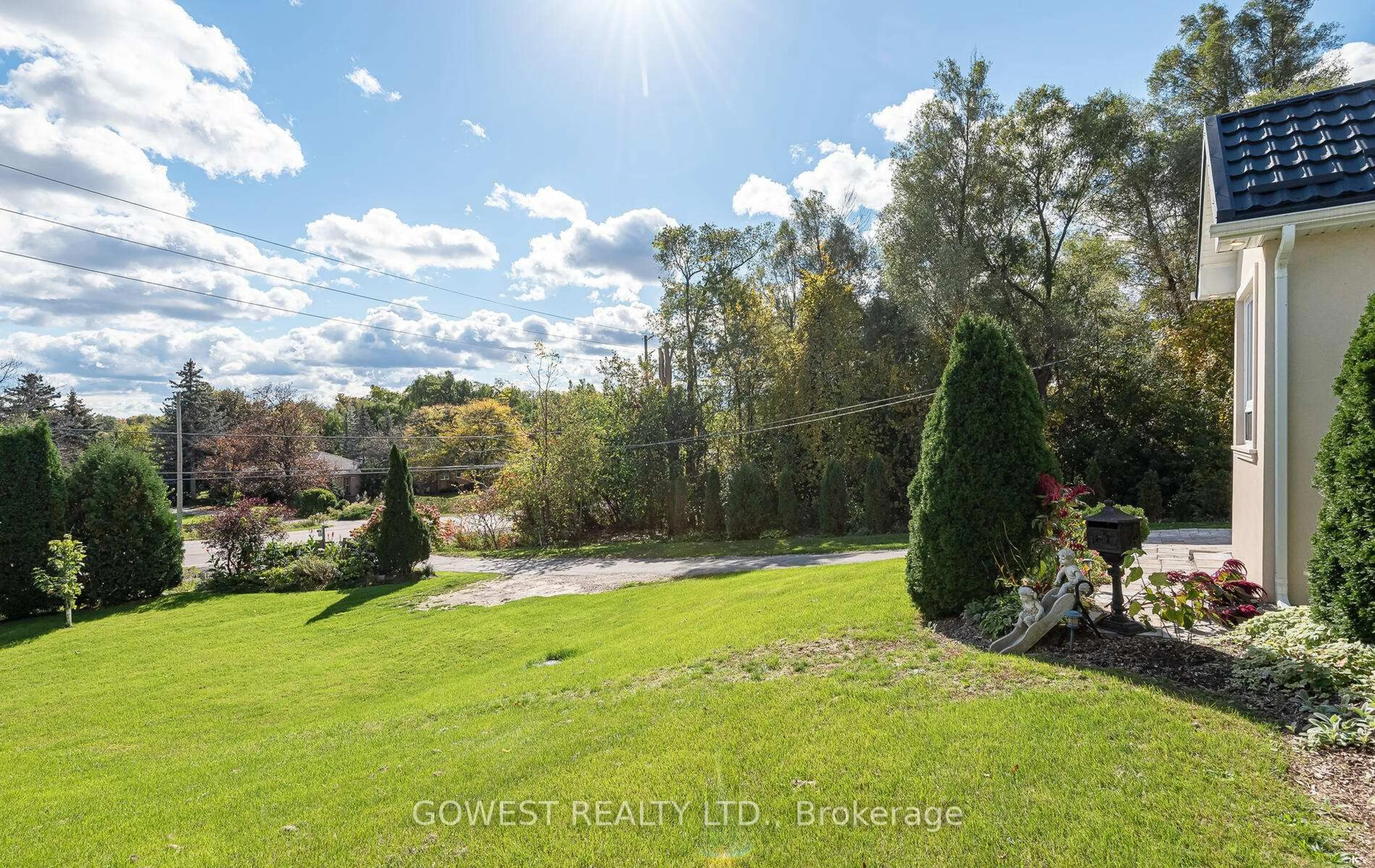 A pic from outside/outdoor area/front of a property/back of a property/a pic from drone, water/lake/river/ocean view for 2670 Embleton Rd, Brampton Ontario L6X 0E2