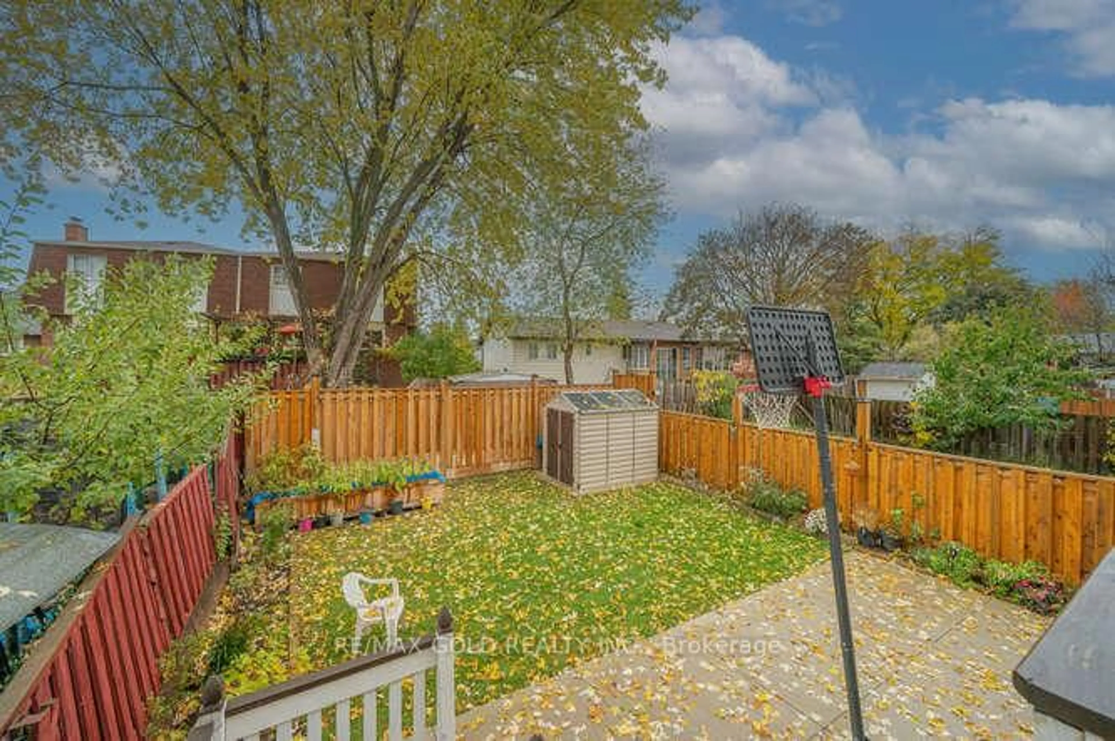 A pic from outside/outdoor area/front of a property/back of a property/a pic from drone, street for 105 Skegby Rd, Brampton Ontario L6V 2T8