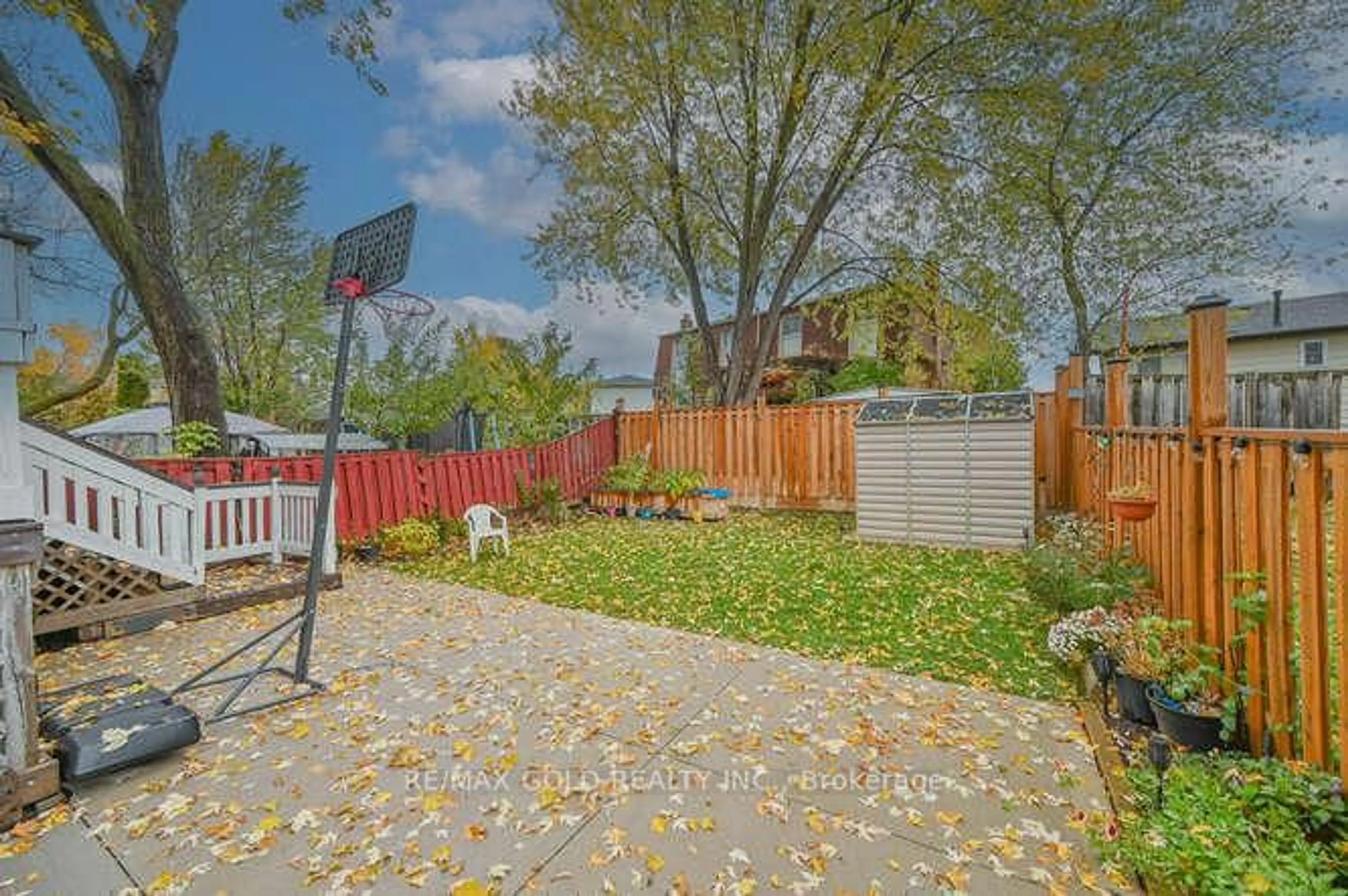 Patio, street for 105 Skegby Rd, Brampton Ontario L6V 2T8