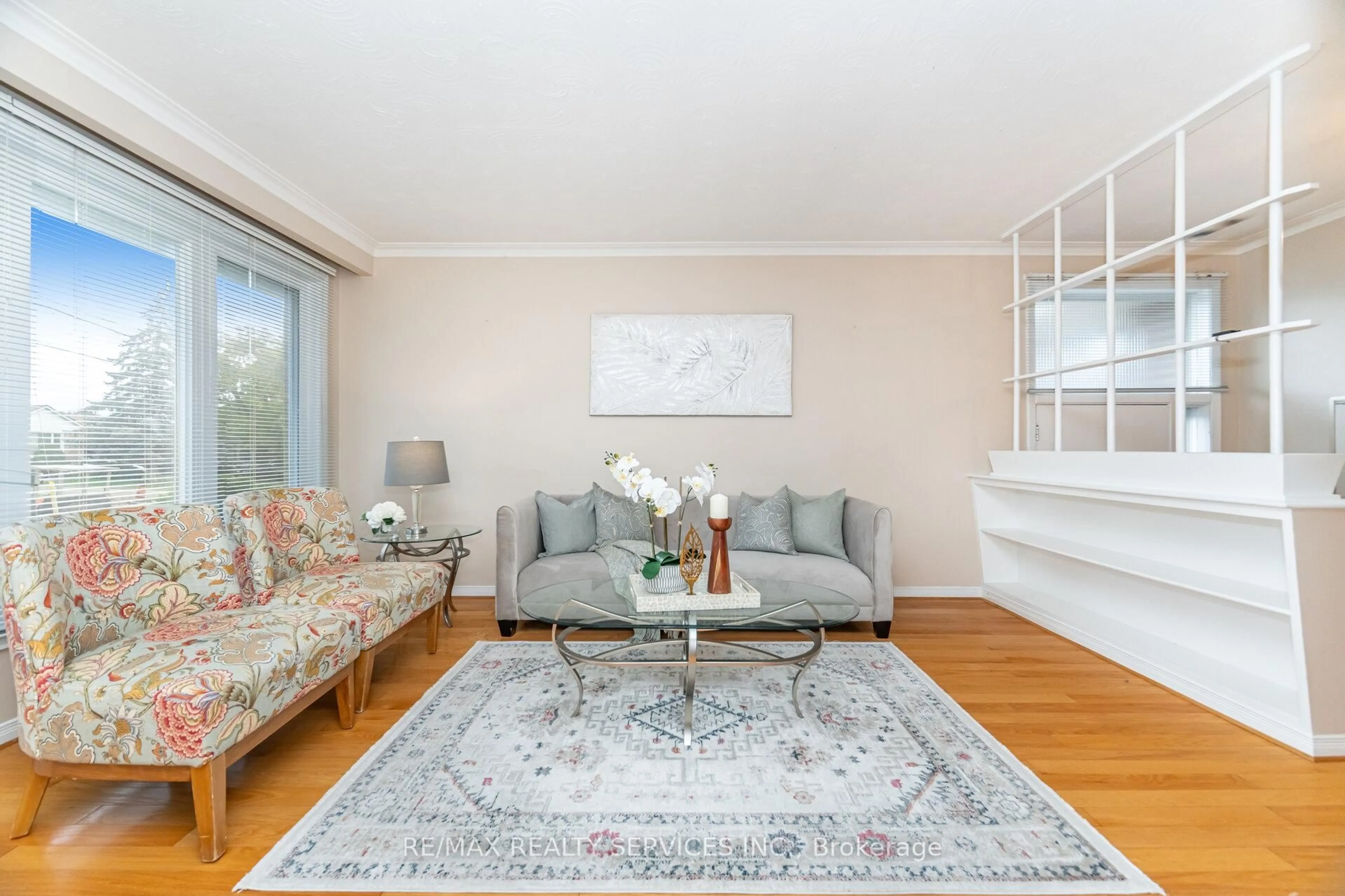 Living room with furniture, unknown for 41 Kimbark Dr, Brampton Ontario L6X 2A3