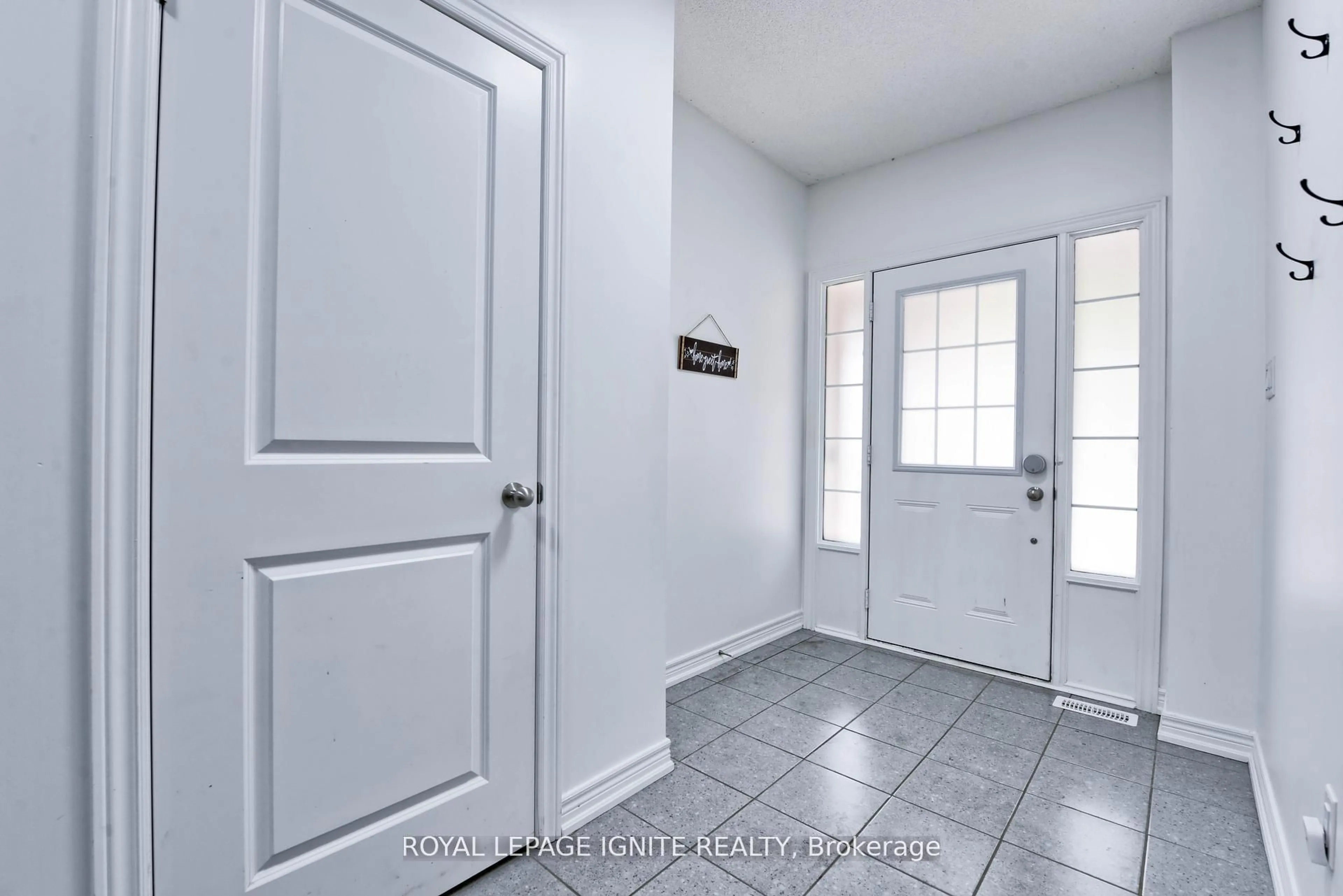 Indoor entryway for 25 Haymarket Dr, Brampton Ontario L7A 5C3