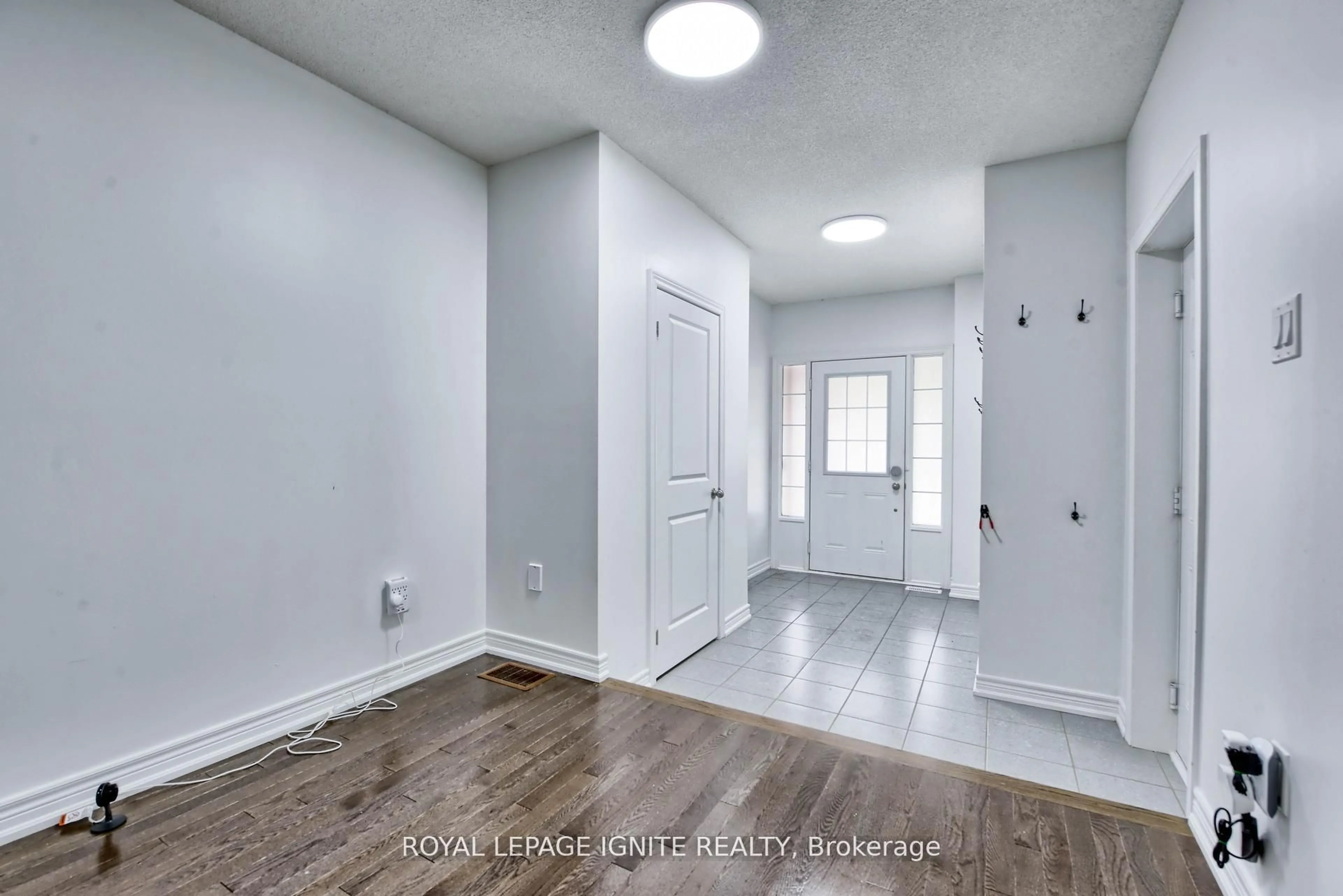 Indoor entryway for 25 Haymarket Dr, Brampton Ontario L7A 5C3