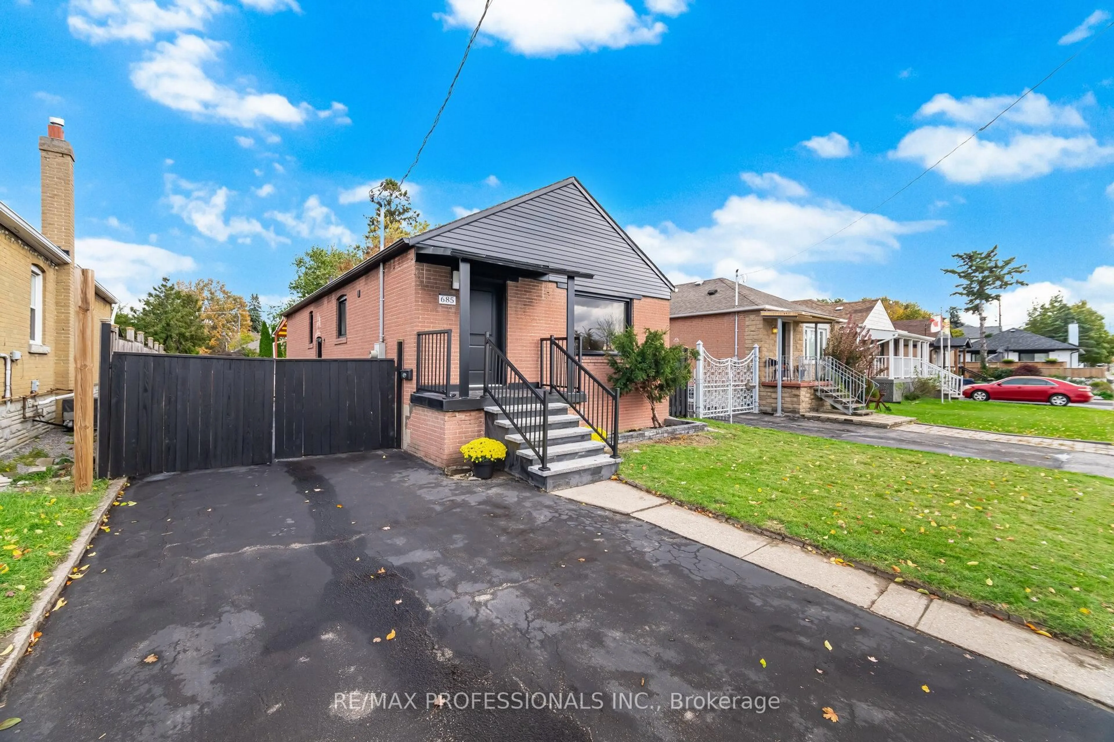 A pic from outside/outdoor area/front of a property/back of a property/a pic from drone, street for 685 Kipling Ave, Toronto Ontario M8Z 5G4