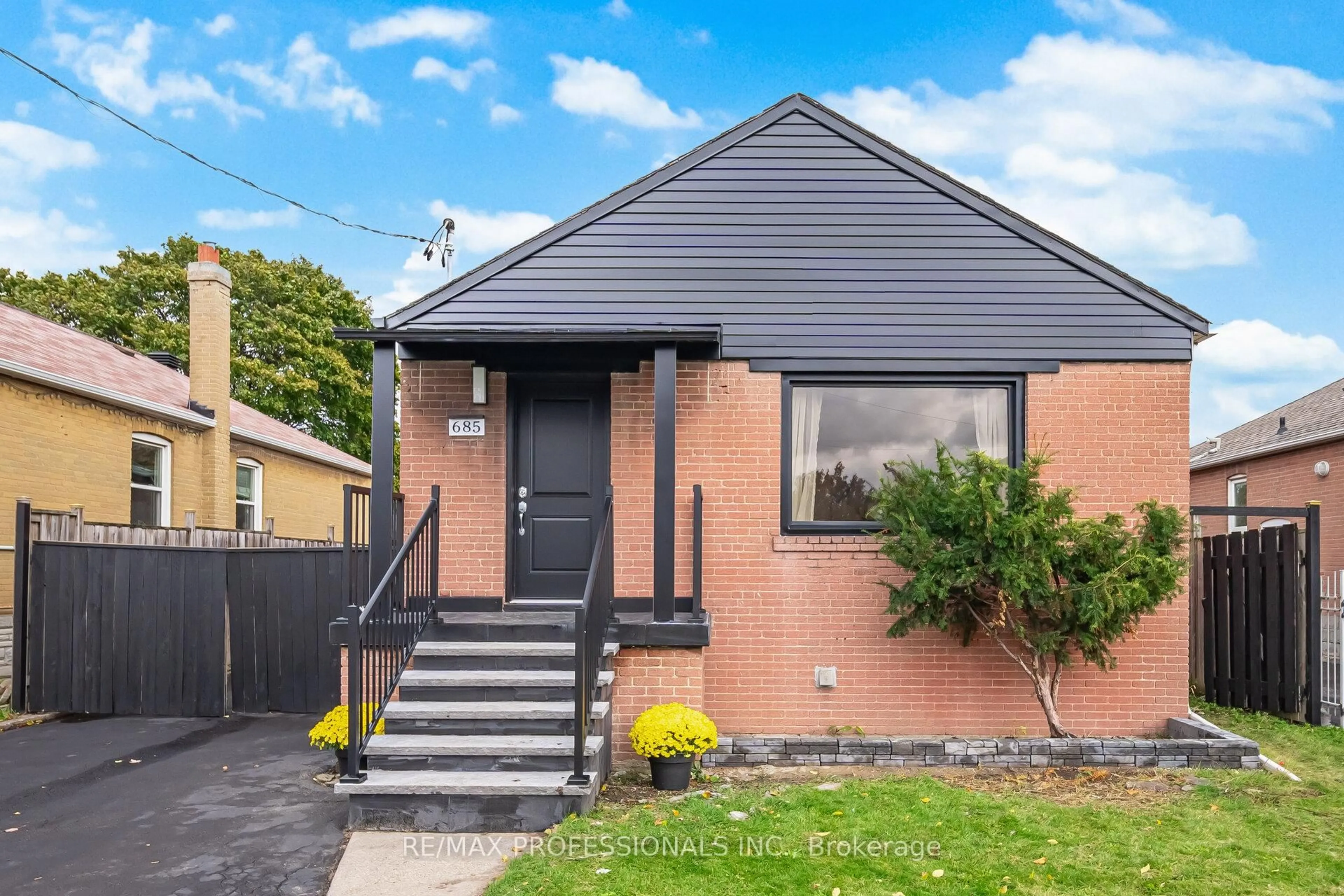 Home with brick exterior material, street for 685 Kipling Ave, Toronto Ontario M8Z 5G4