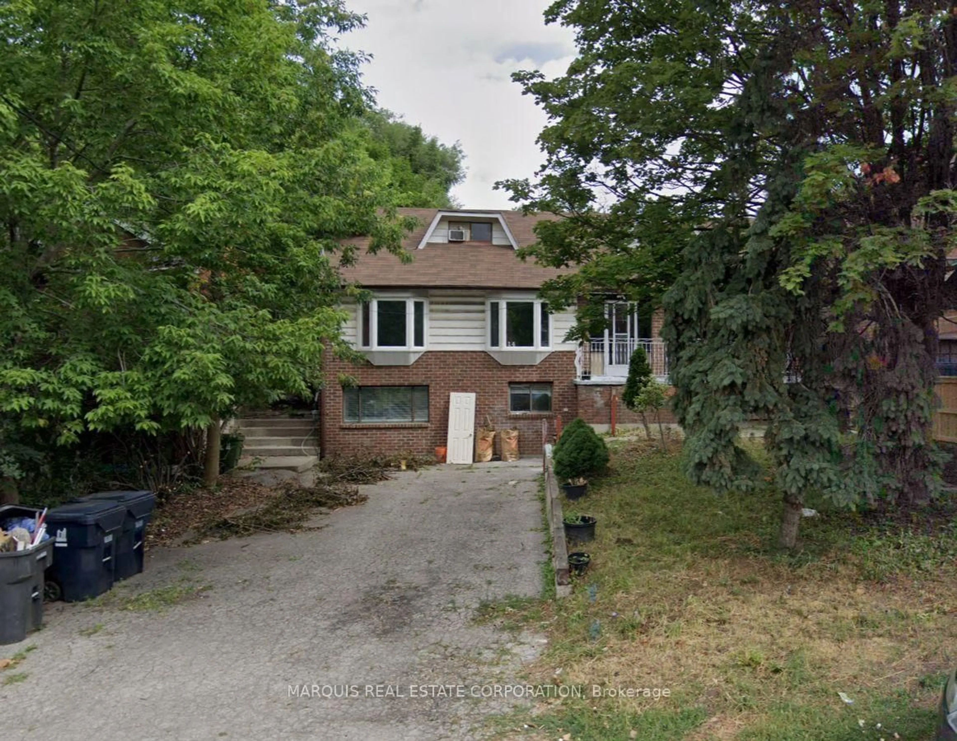 A pic from outside/outdoor area/front of a property/back of a property/a pic from drone, street for 14 Cardell Ave, Toronto Ontario M9N 1S5