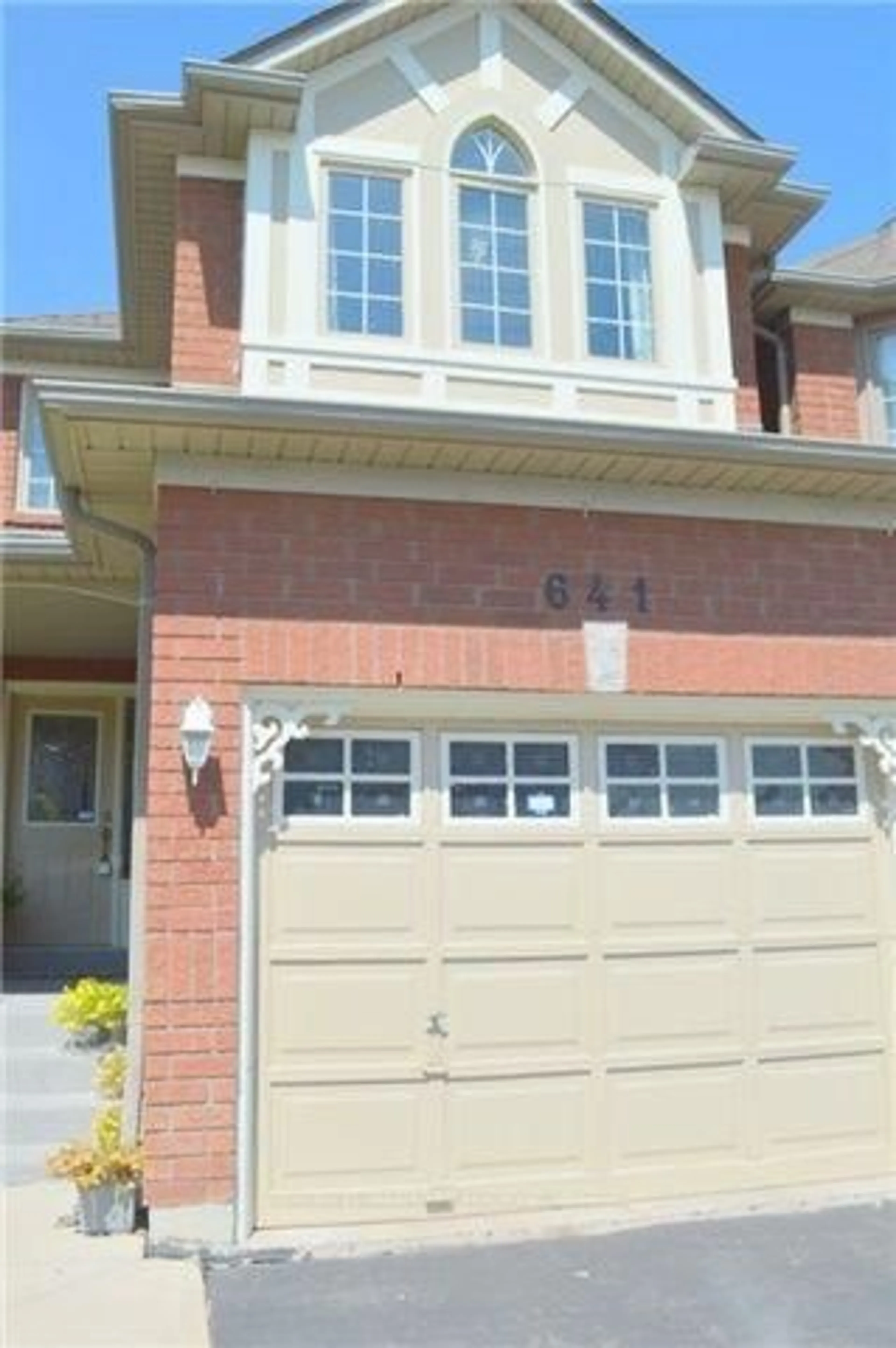 Home with brick exterior material, street for 641 Macbeth Hts, Mississauga Ontario L5W 1E5