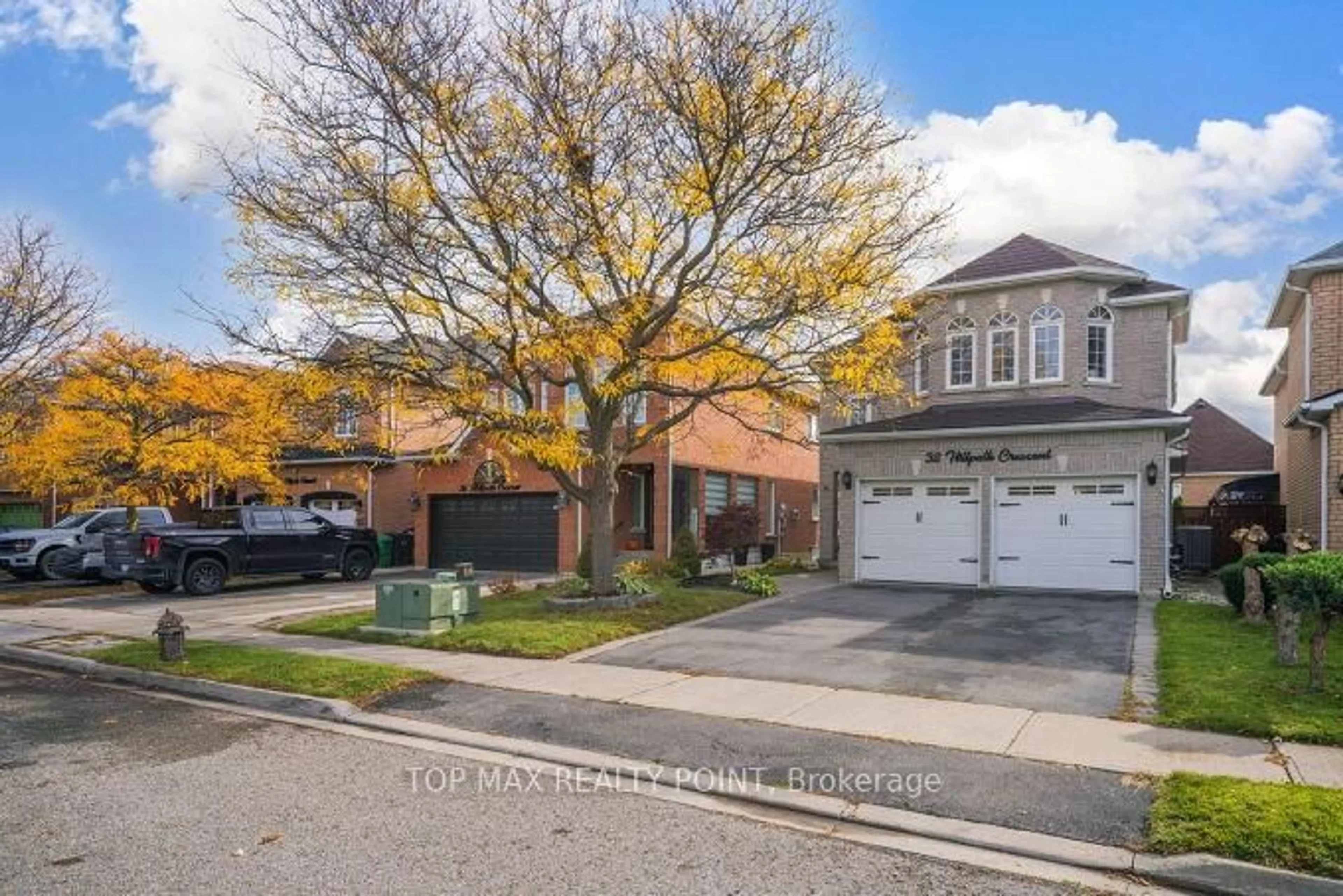 Home with brick exterior material, street for 38 Hillpath Cres, Brampton Ontario L6Z 4T9