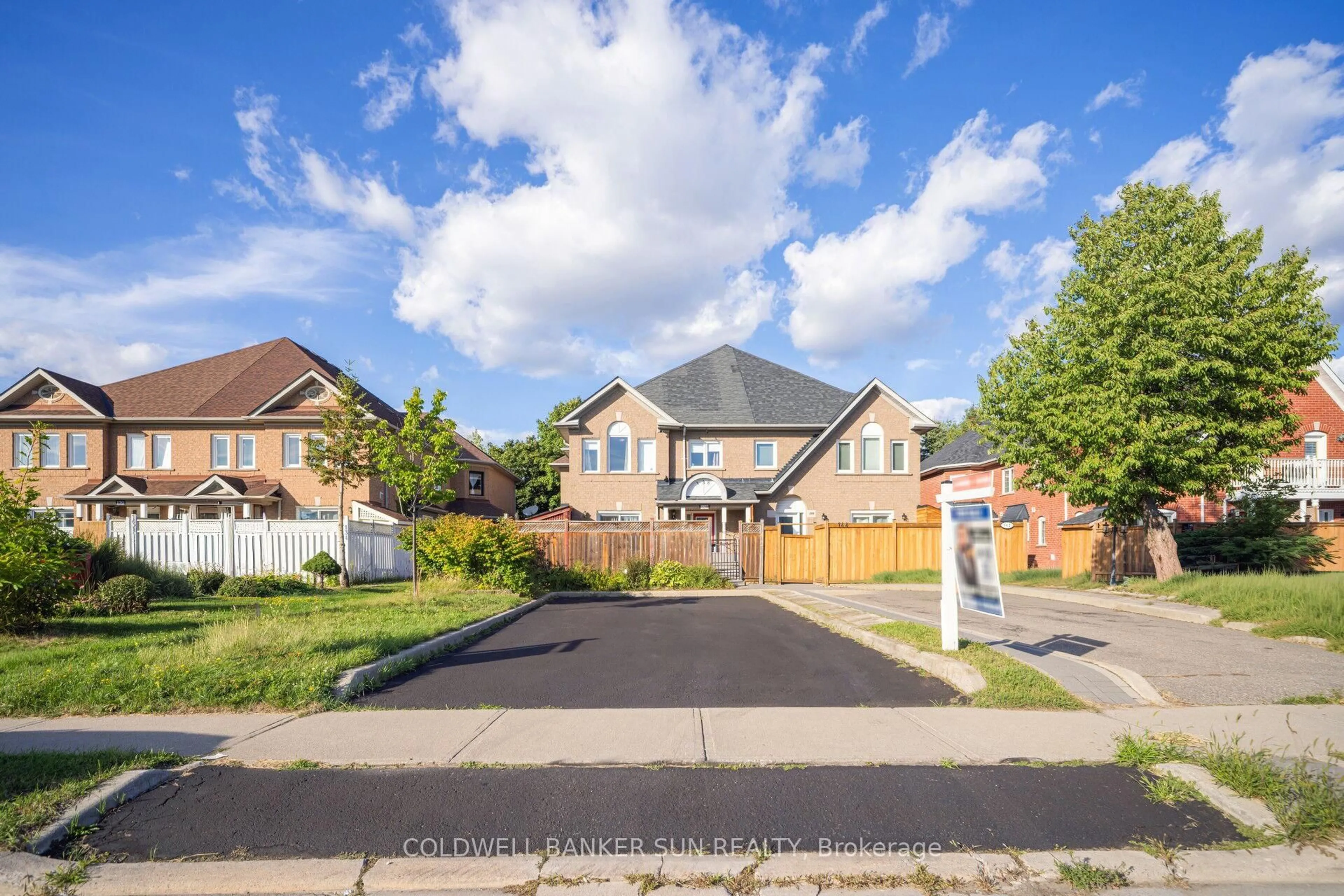 A pic from outside/outdoor area/front of a property/back of a property/a pic from drone, street for 138 Pressed Brick Dr, Brampton Ontario L6V 4K6