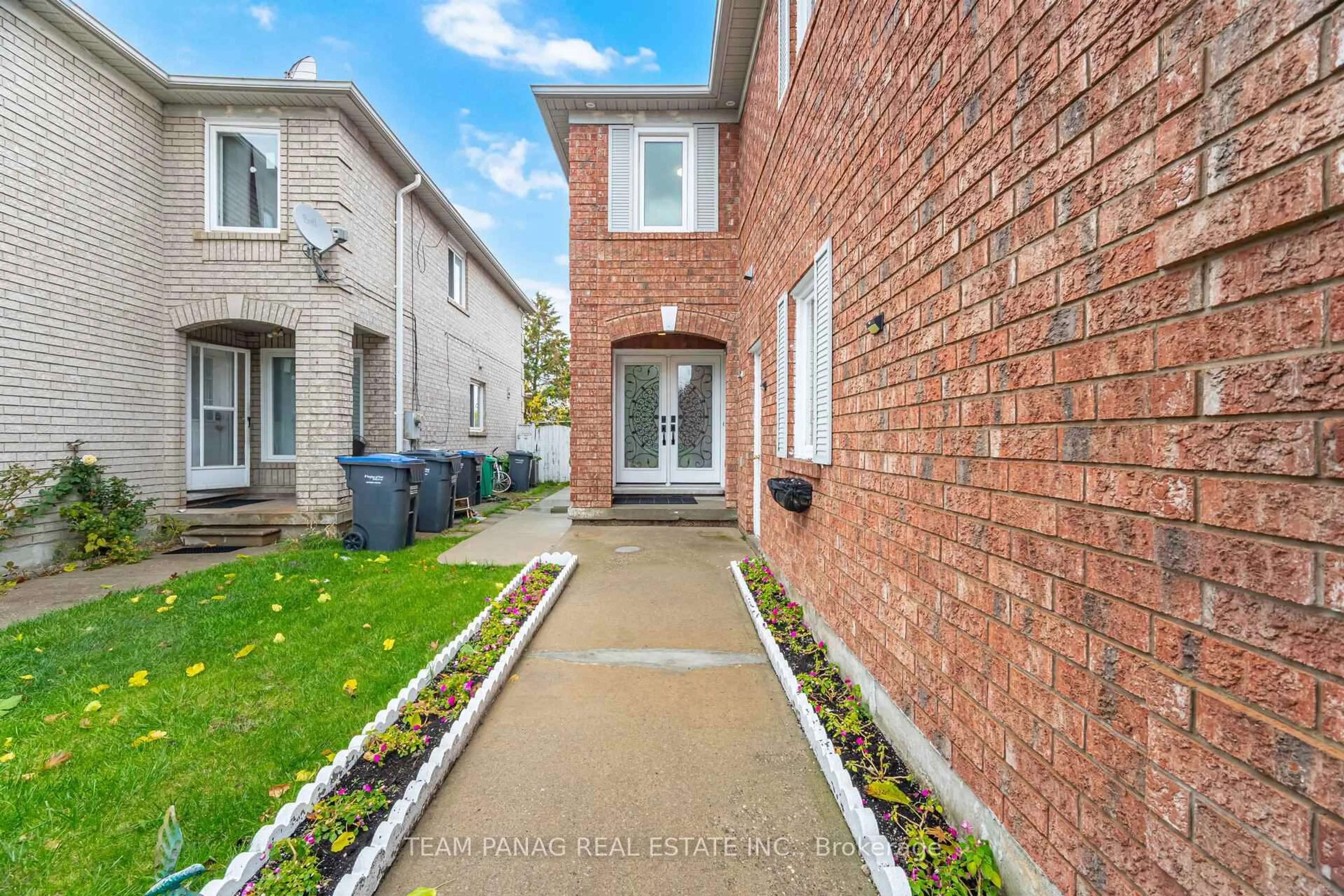 Home with brick exterior material, street for 19 Mount Fuji Cres, Brampton Ontario L6R 2L3