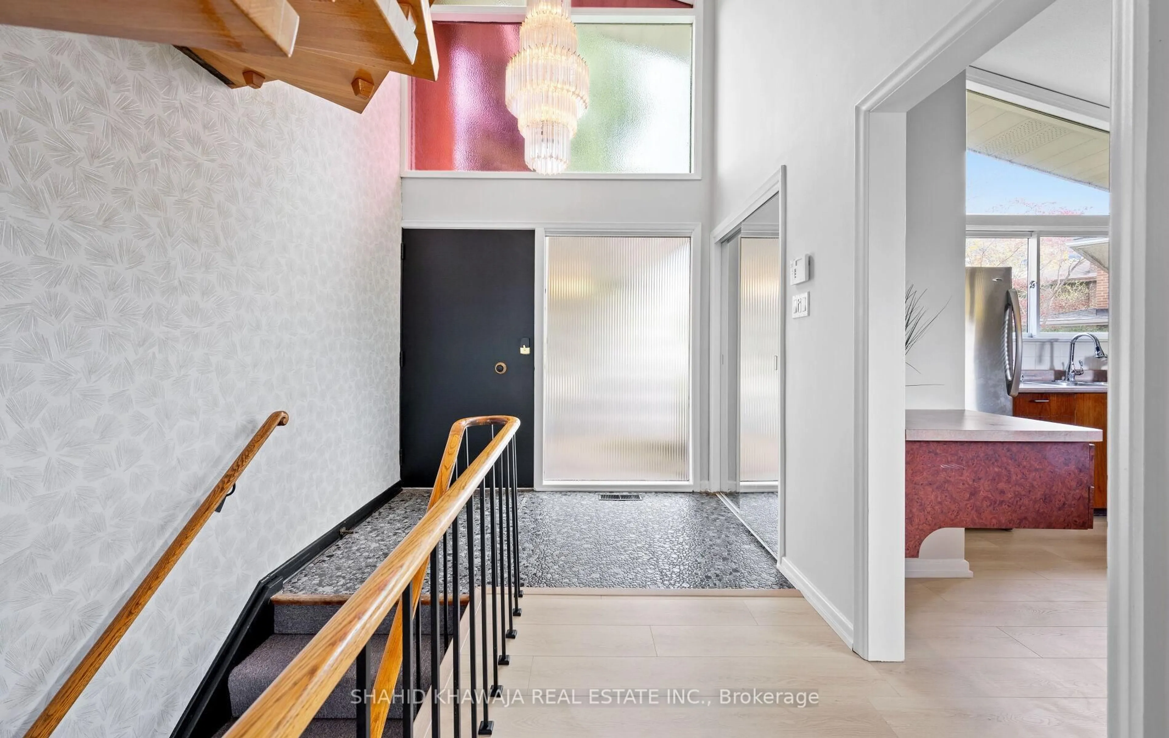 Indoor foyer for 1550 Carletta Dr, Mississauga Ontario L4X 1E3