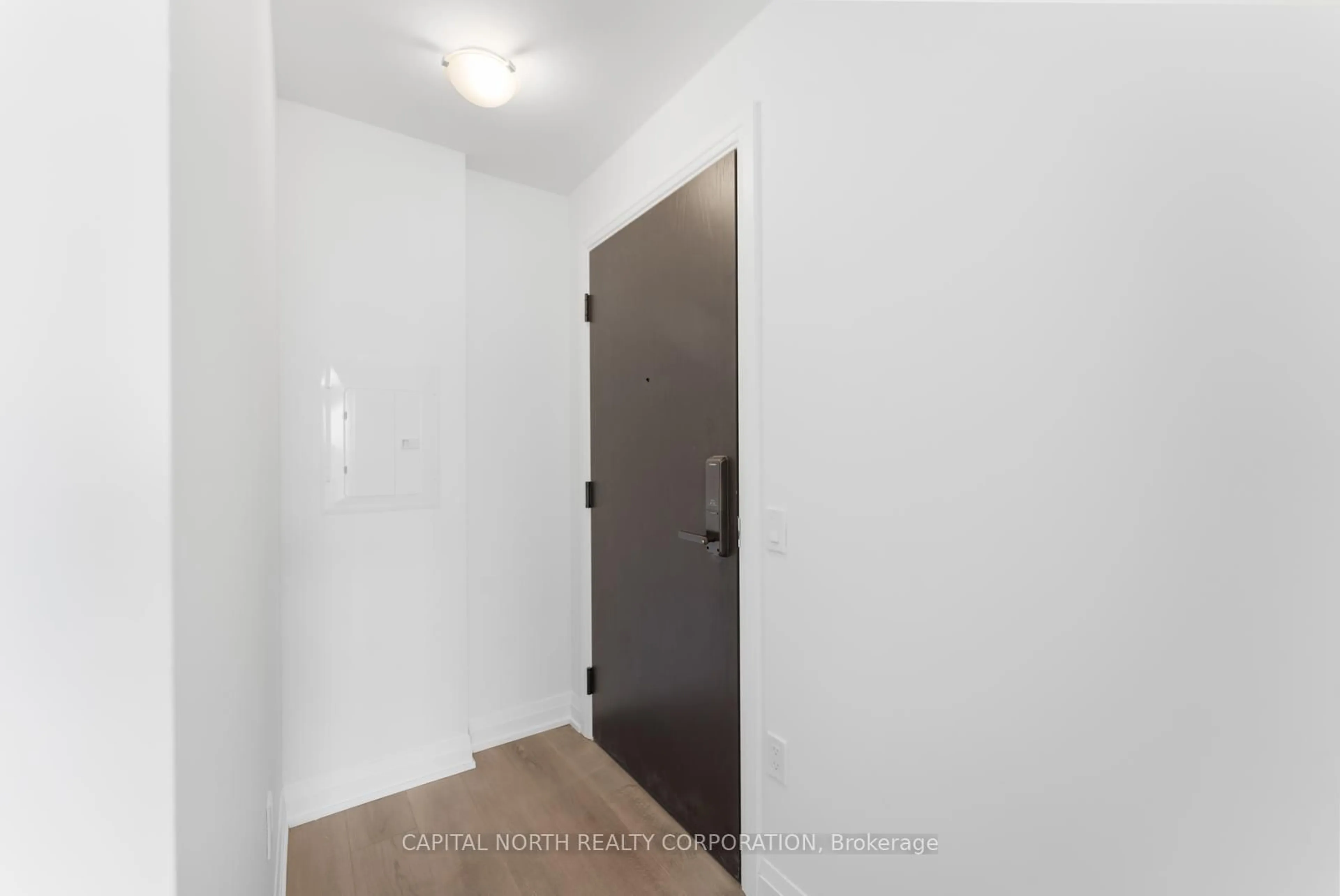 Indoor entryway for 412 Silver Maple Rd #422, Oakville Ontario L6H 0S2