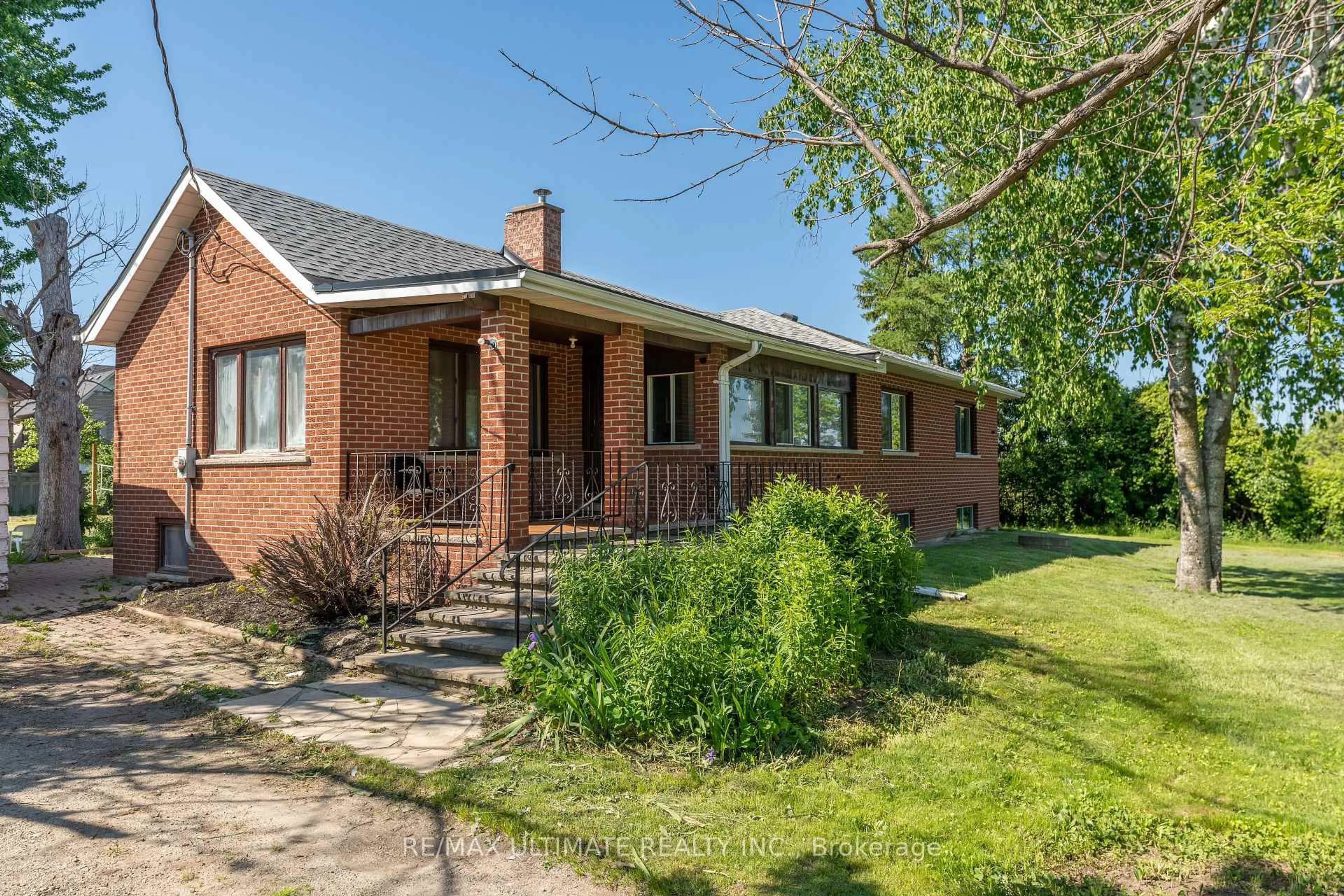 Home with brick exterior material, street for 4026 Ebenezer Rd, Brampton Ontario L6P 0S1