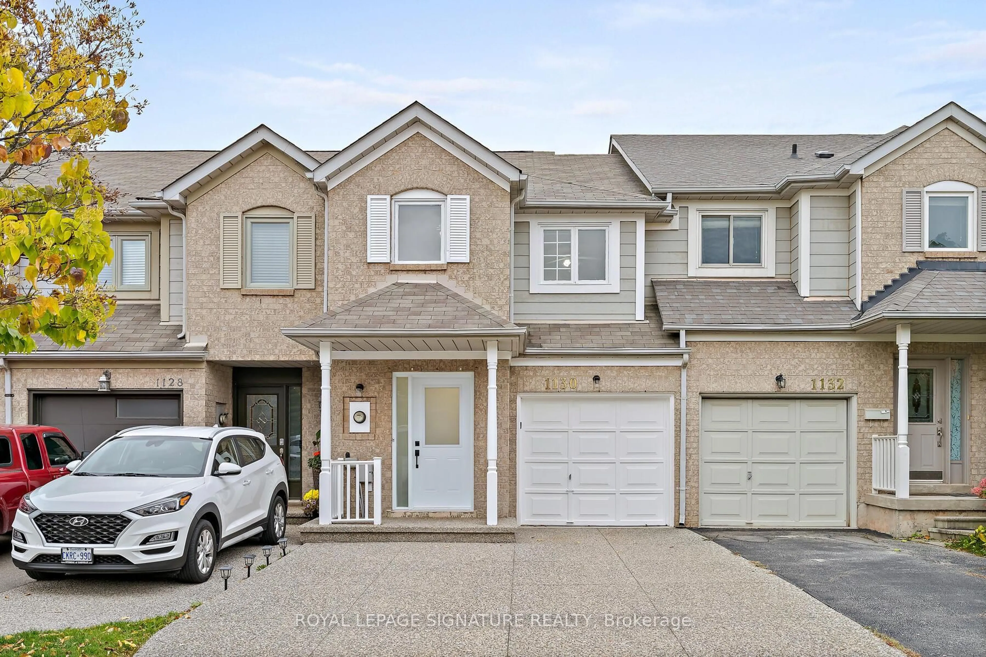 A pic from outside/outdoor area/front of a property/back of a property/a pic from drone, street for 1130 Westview Terr, Oakville Ontario L6M 3M1