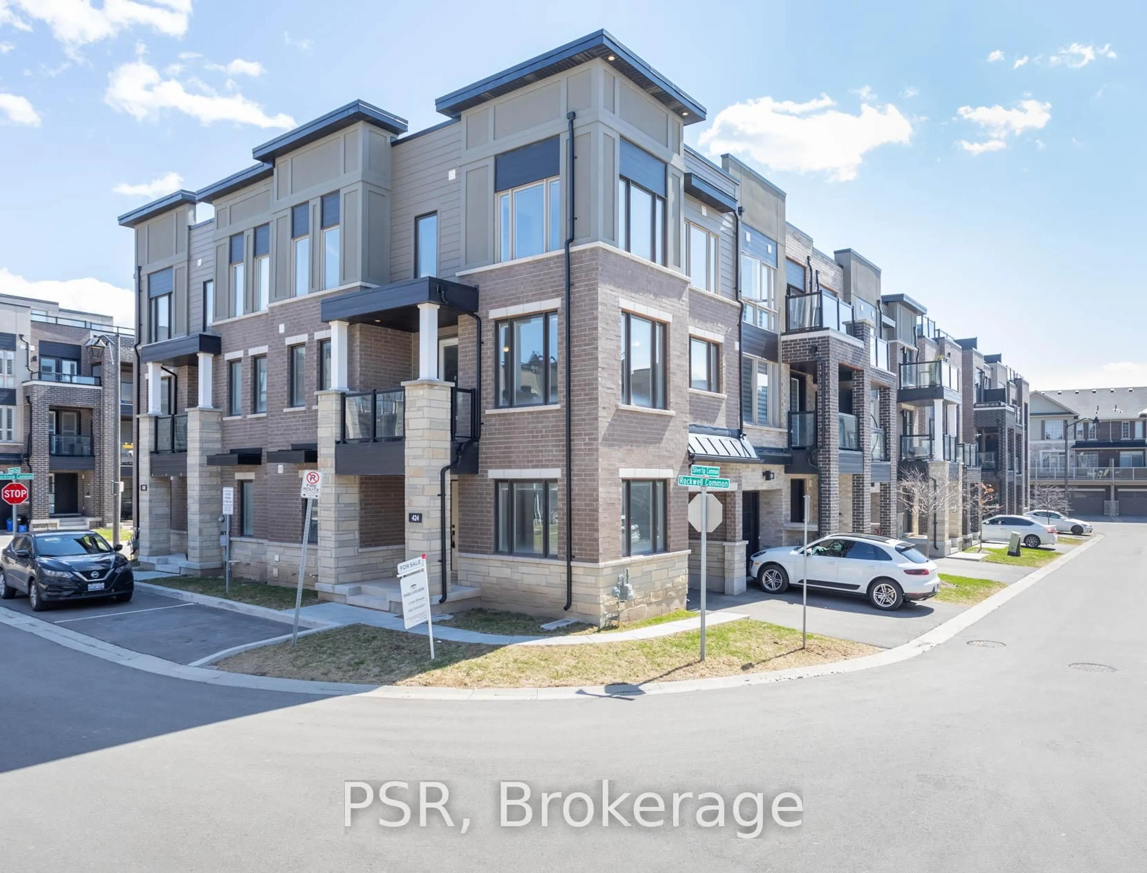 A pic from outside/outdoor area/front of a property/back of a property/a pic from drone, street for 424 Rockwell Common, Oakville Ontario L6H 0R7