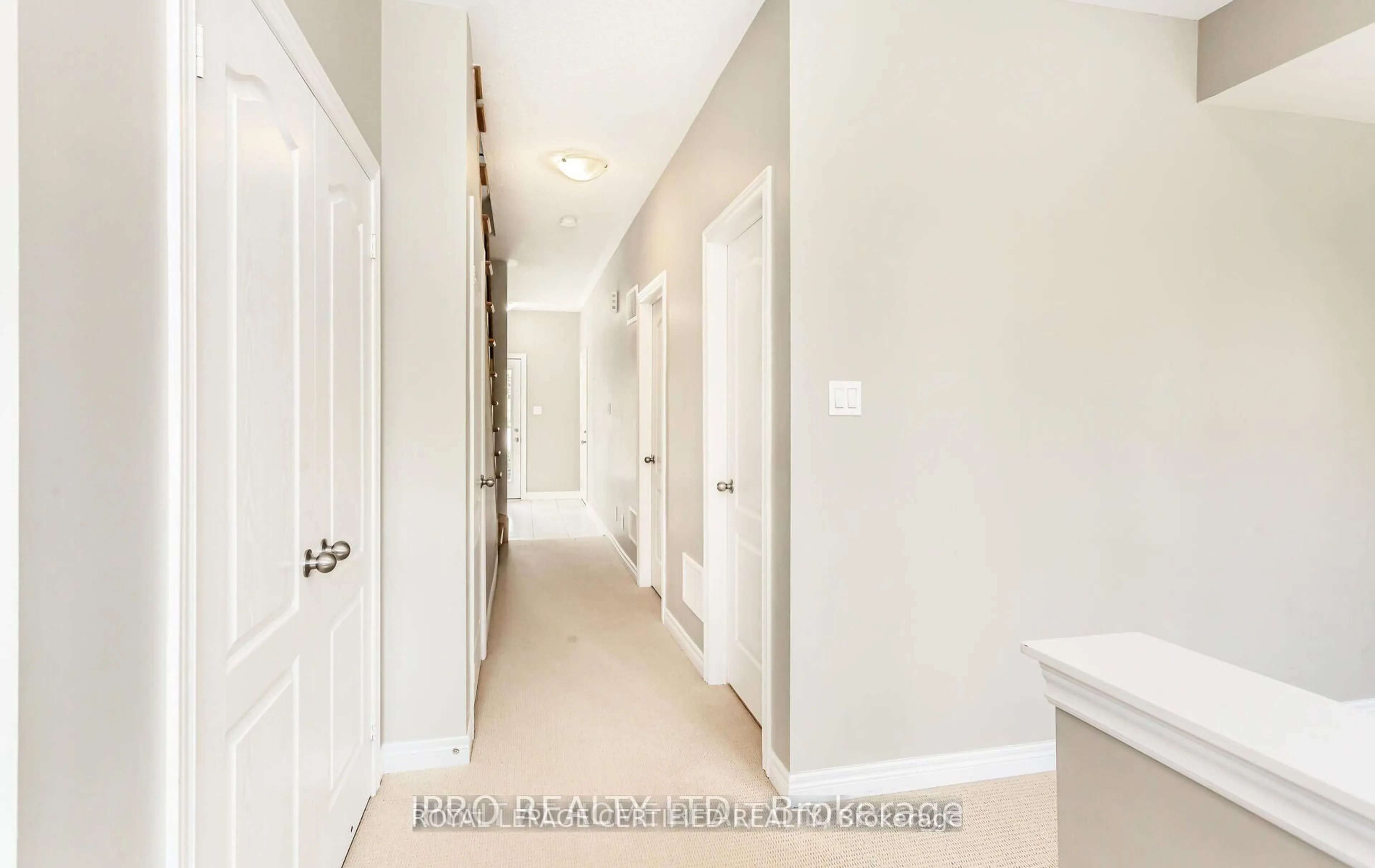 Indoor entryway for 5725 Tosca Dr #2, Mississauga Ontario L5M 6V9