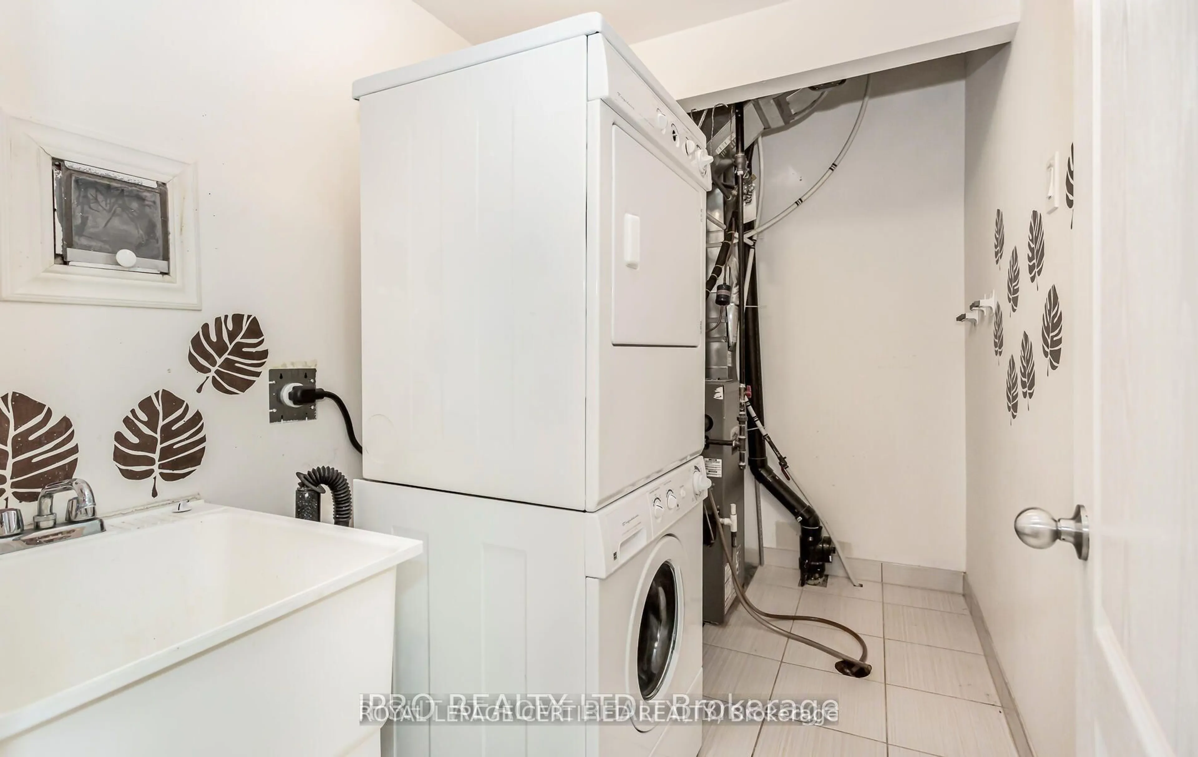 Laundry room for 5725 Tosca Dr #2, Mississauga Ontario L5M 6V9