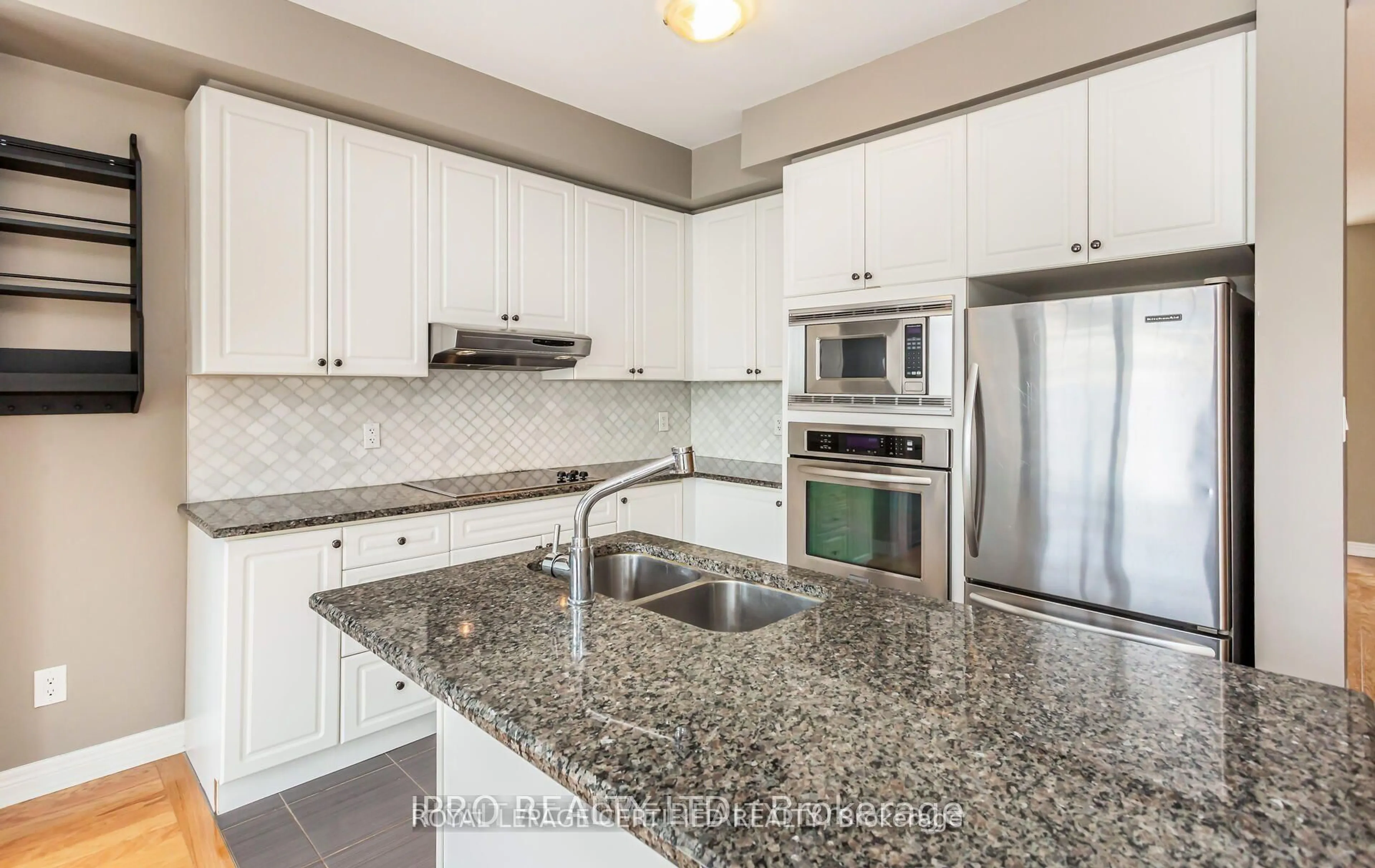 Open concept kitchen, ceramic/tile floor for 5725 Tosca Dr #2, Mississauga Ontario L5M 6V9