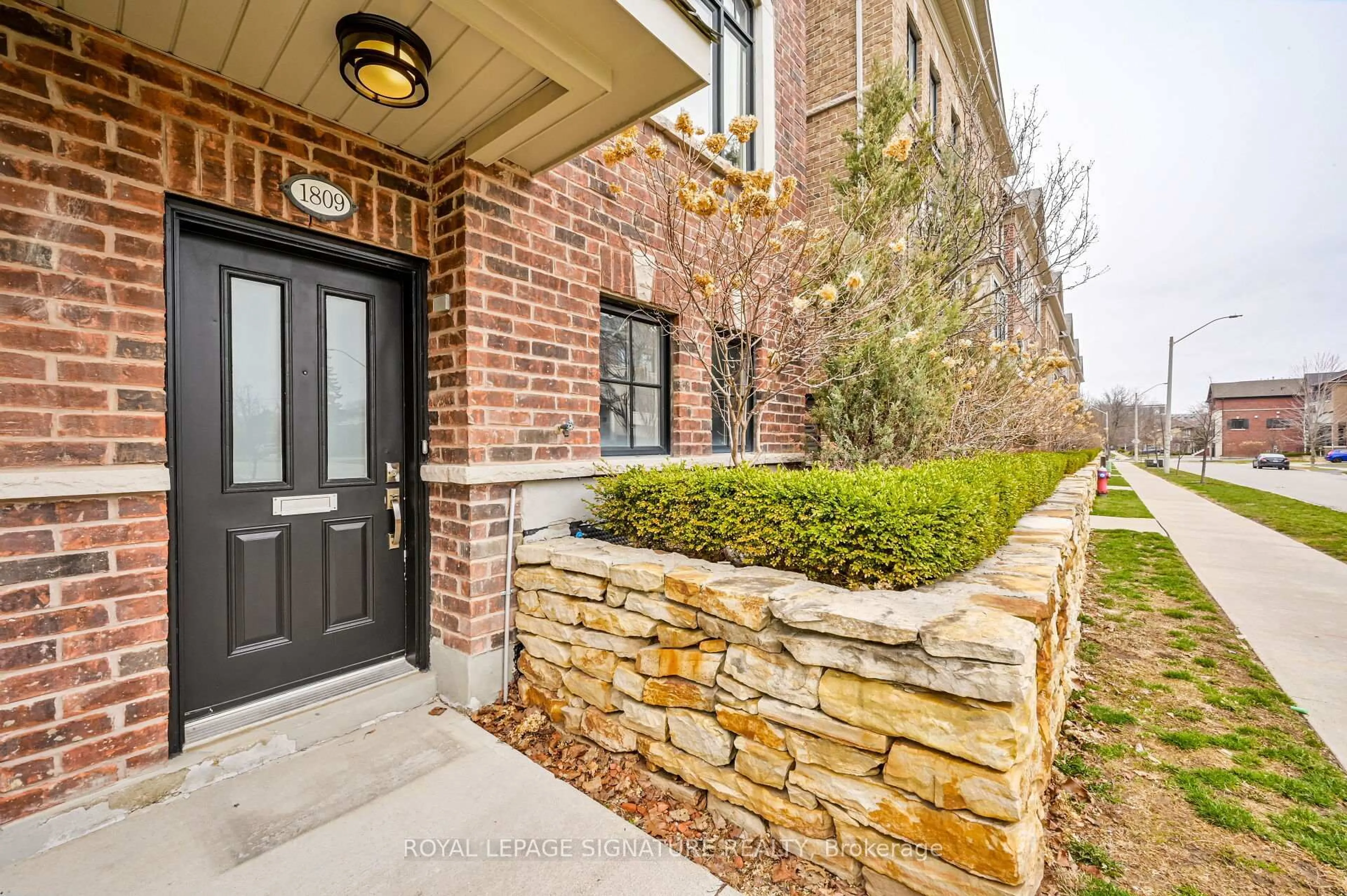 Home with brick exterior material, street for 1809 Pagehurst Ave, Mississauga Ontario L4X 1Y6