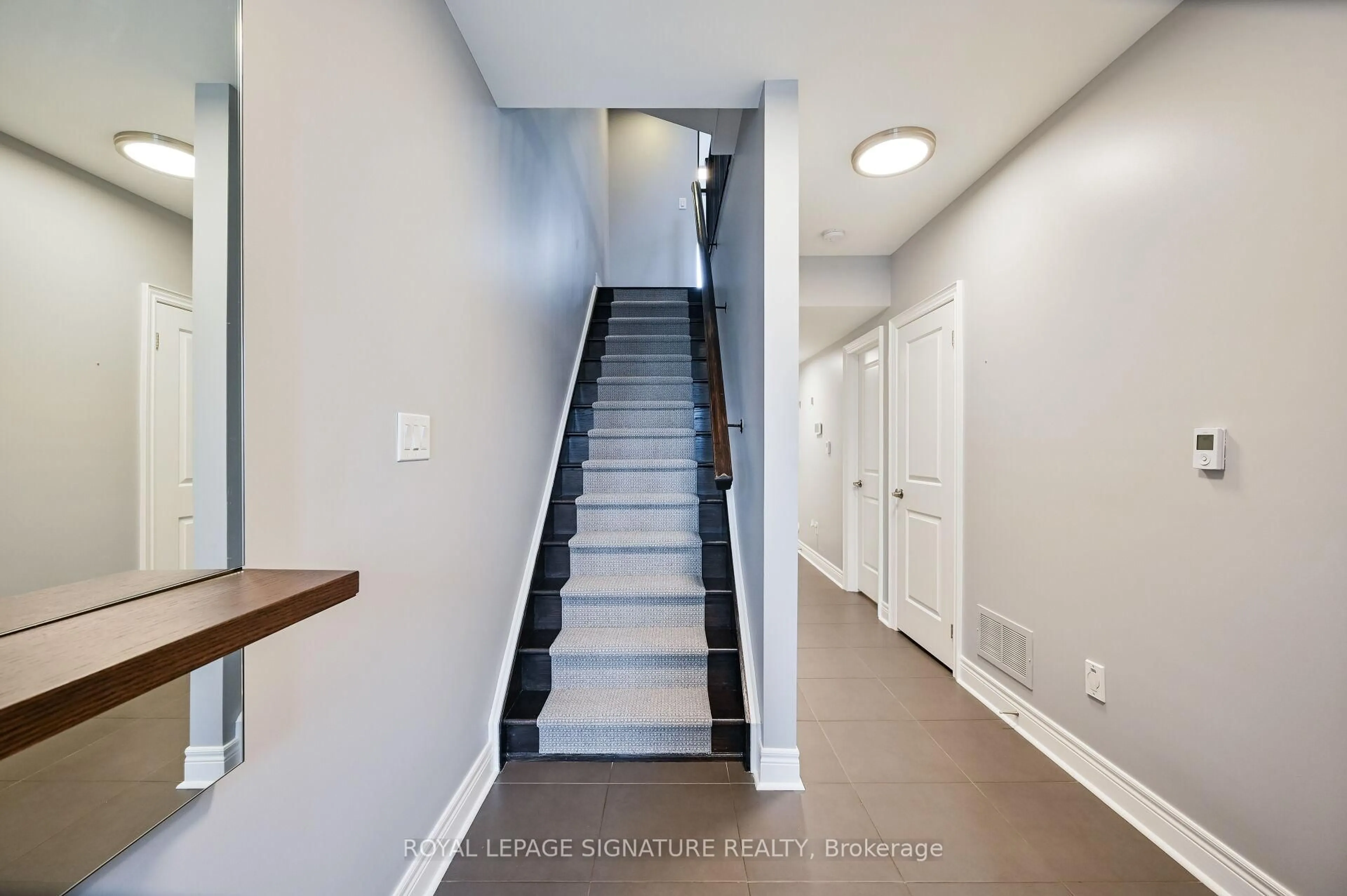 Stairs for 1809 Pagehurst Ave, Mississauga Ontario L4X 1Y6