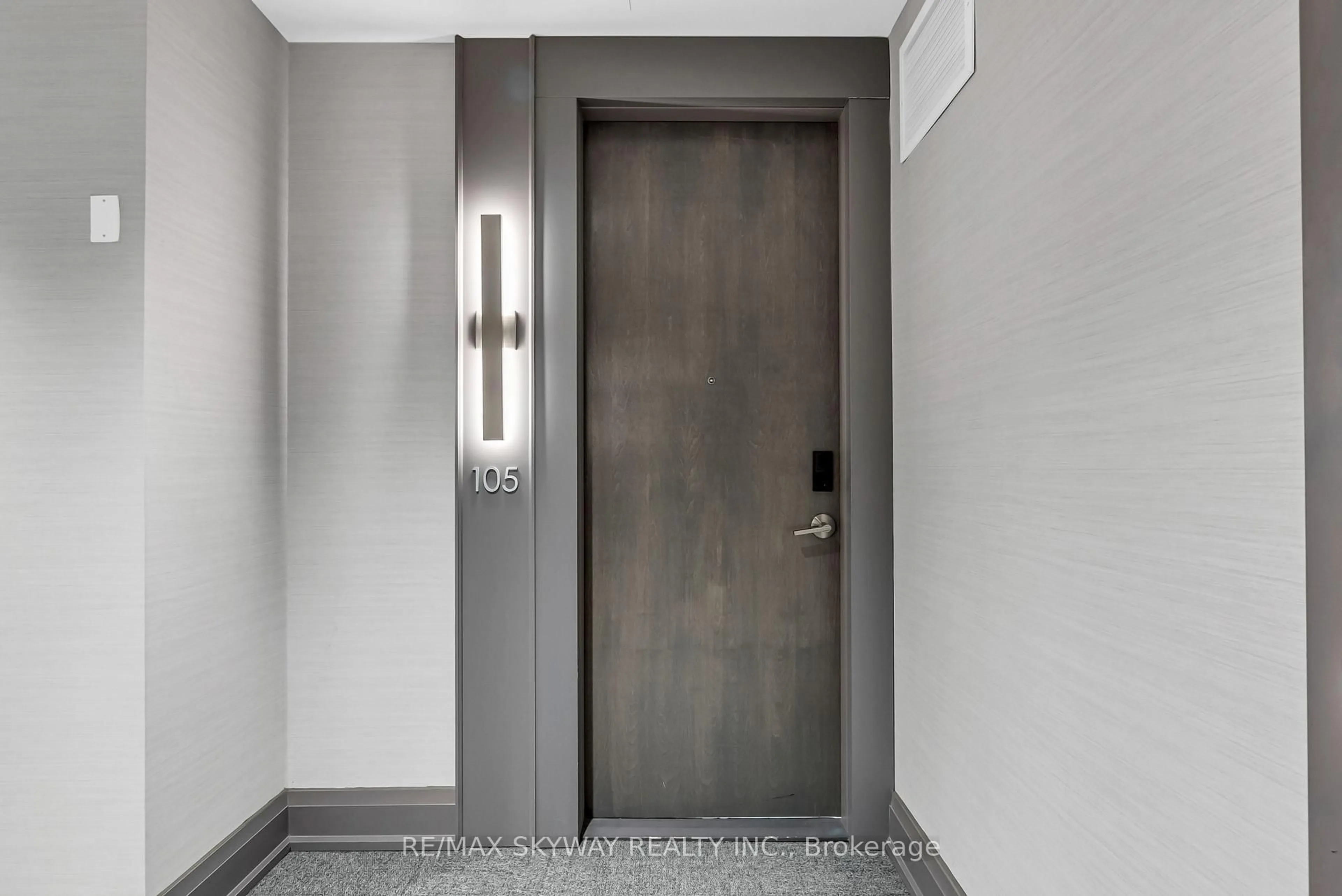 Indoor entryway for 42 Mill St #105, Halton Hills Ontario L7G 0P9