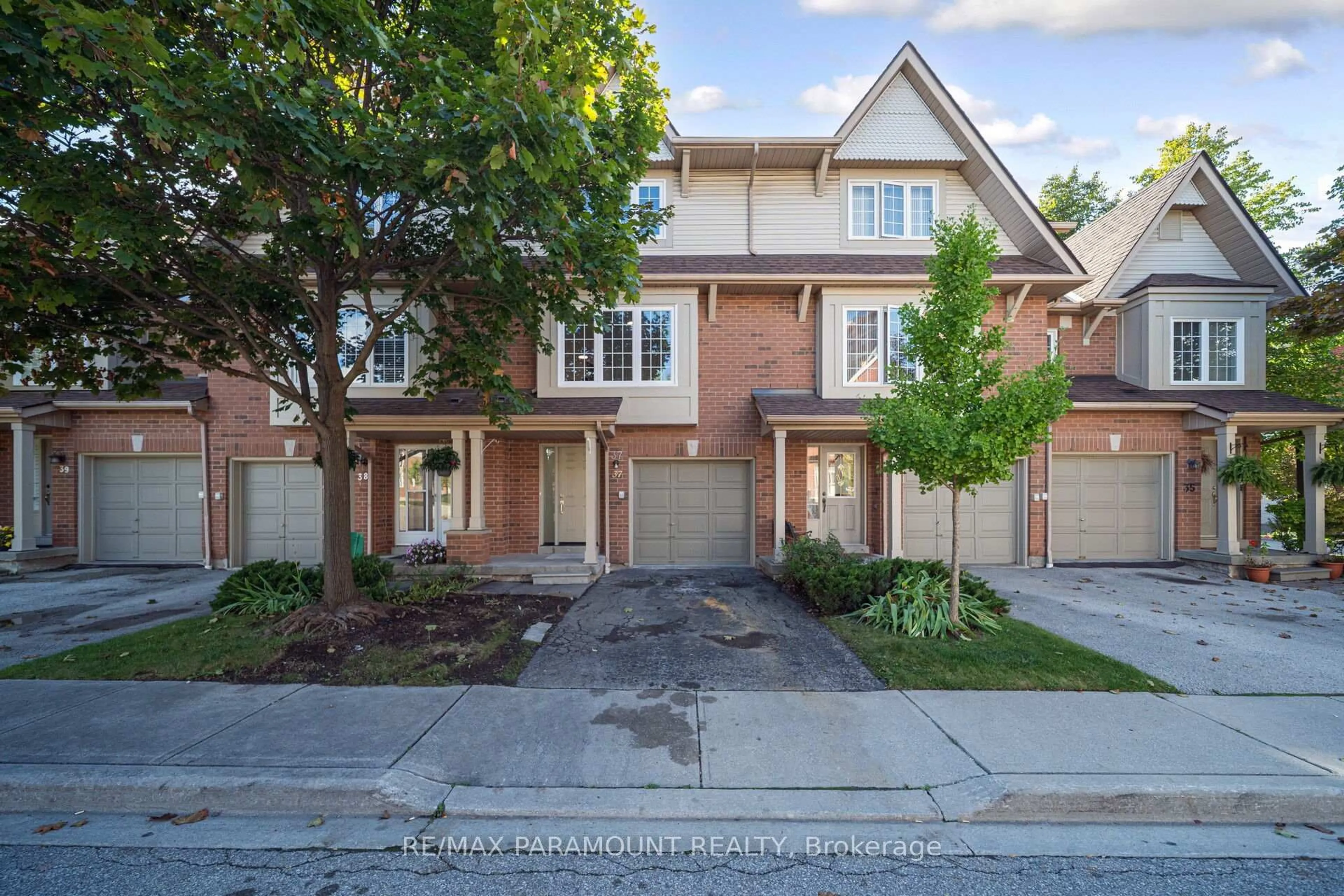Home with brick exterior material, street for 1575 South Parade Crt #37, Mississauga Ontario L5M 6E9