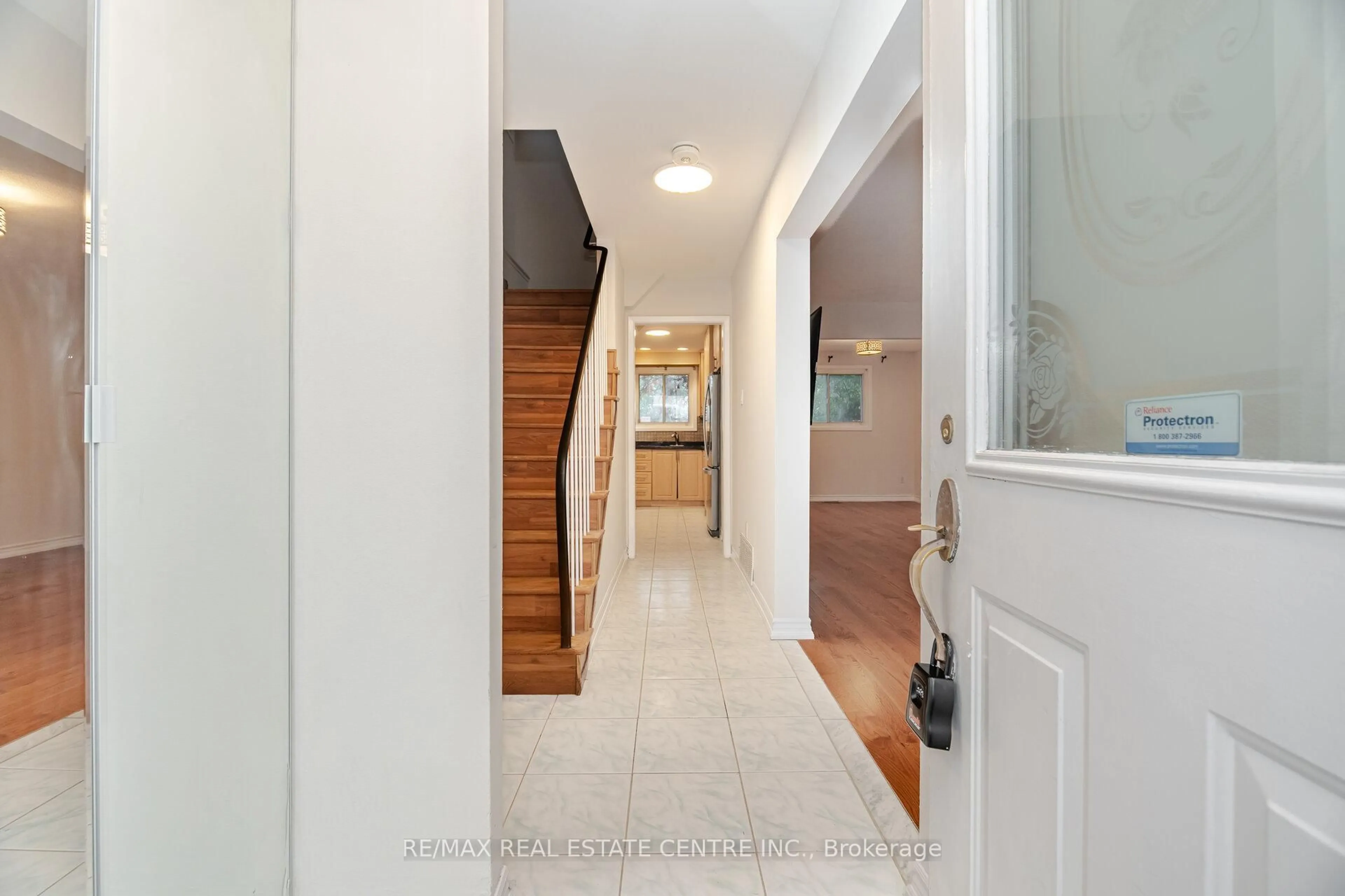 Indoor foyer for 51 Crawford Dr, Brampton Ontario L6V 2C6