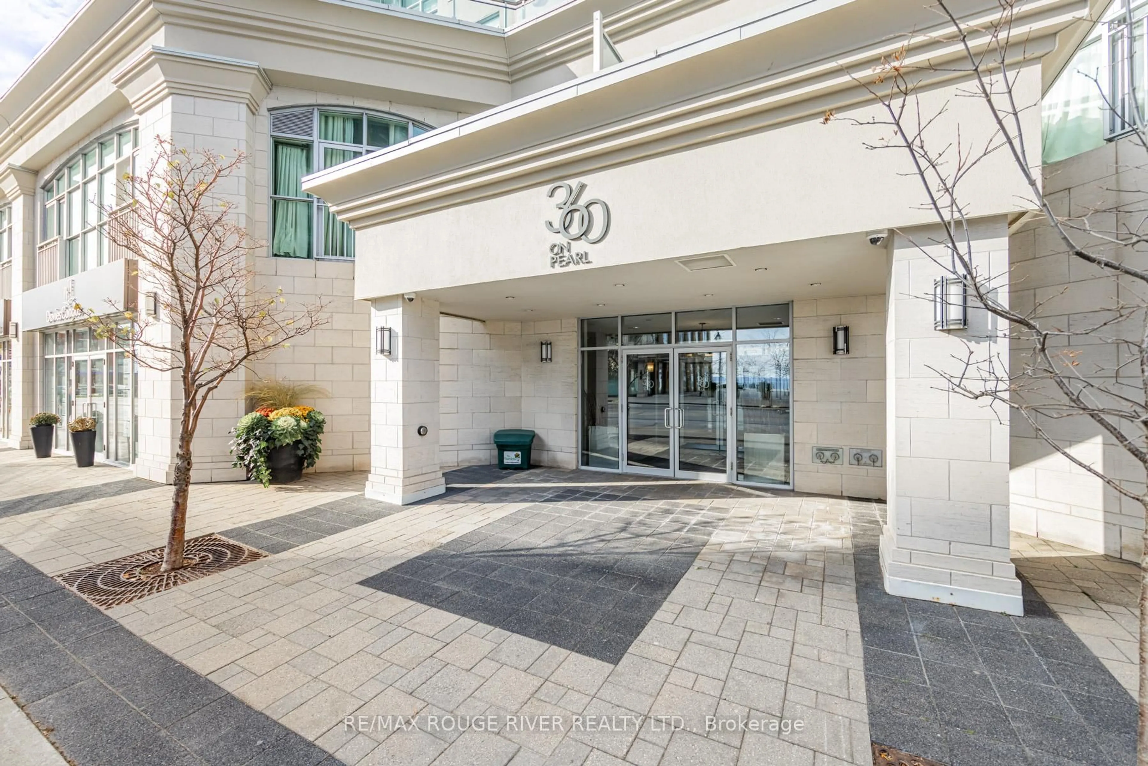 Indoor foyer for 360 Pearl St #601, Burlington Ontario L7R 1E1