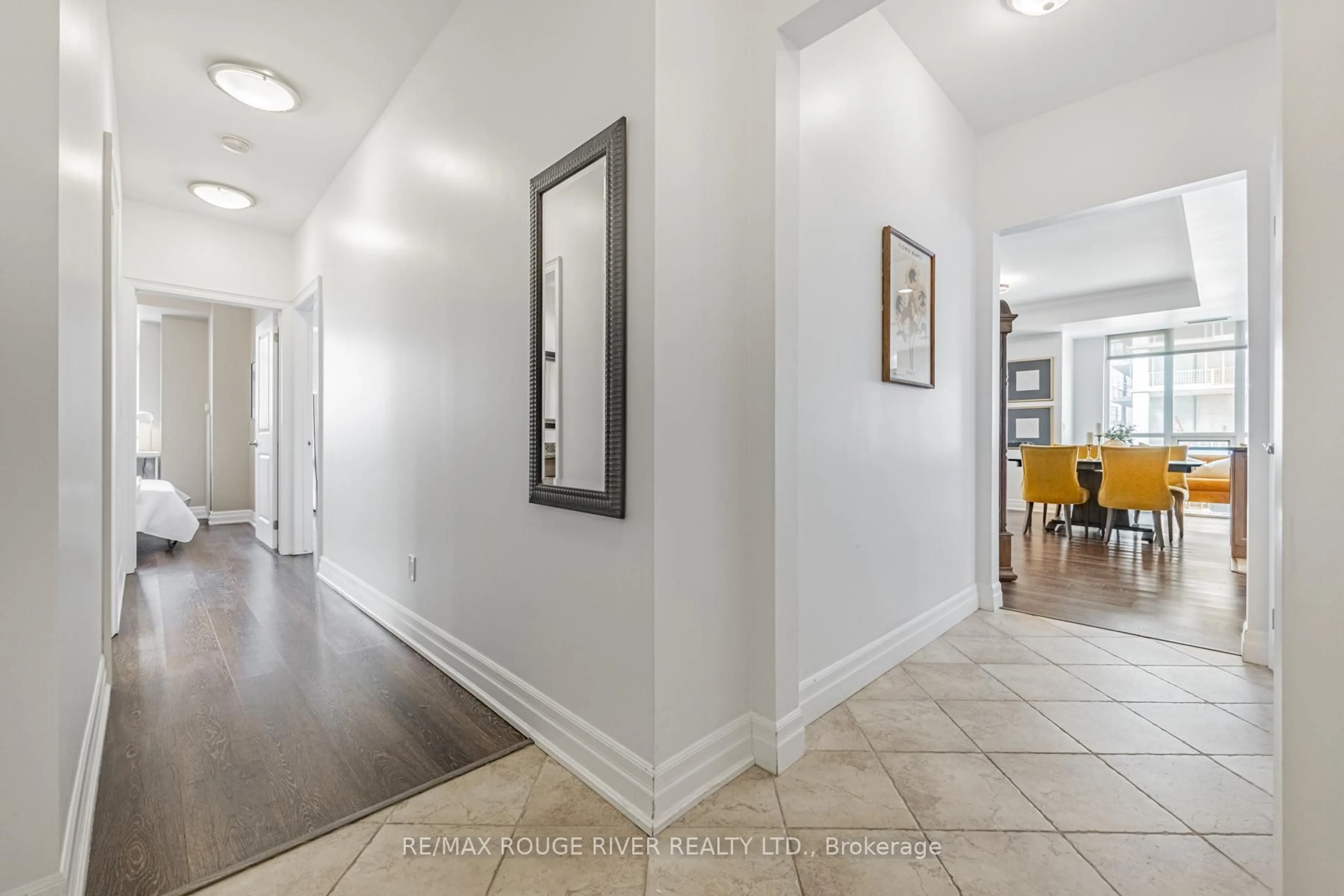 Indoor entryway for 360 Pearl St #601, Burlington Ontario L7R 1E1