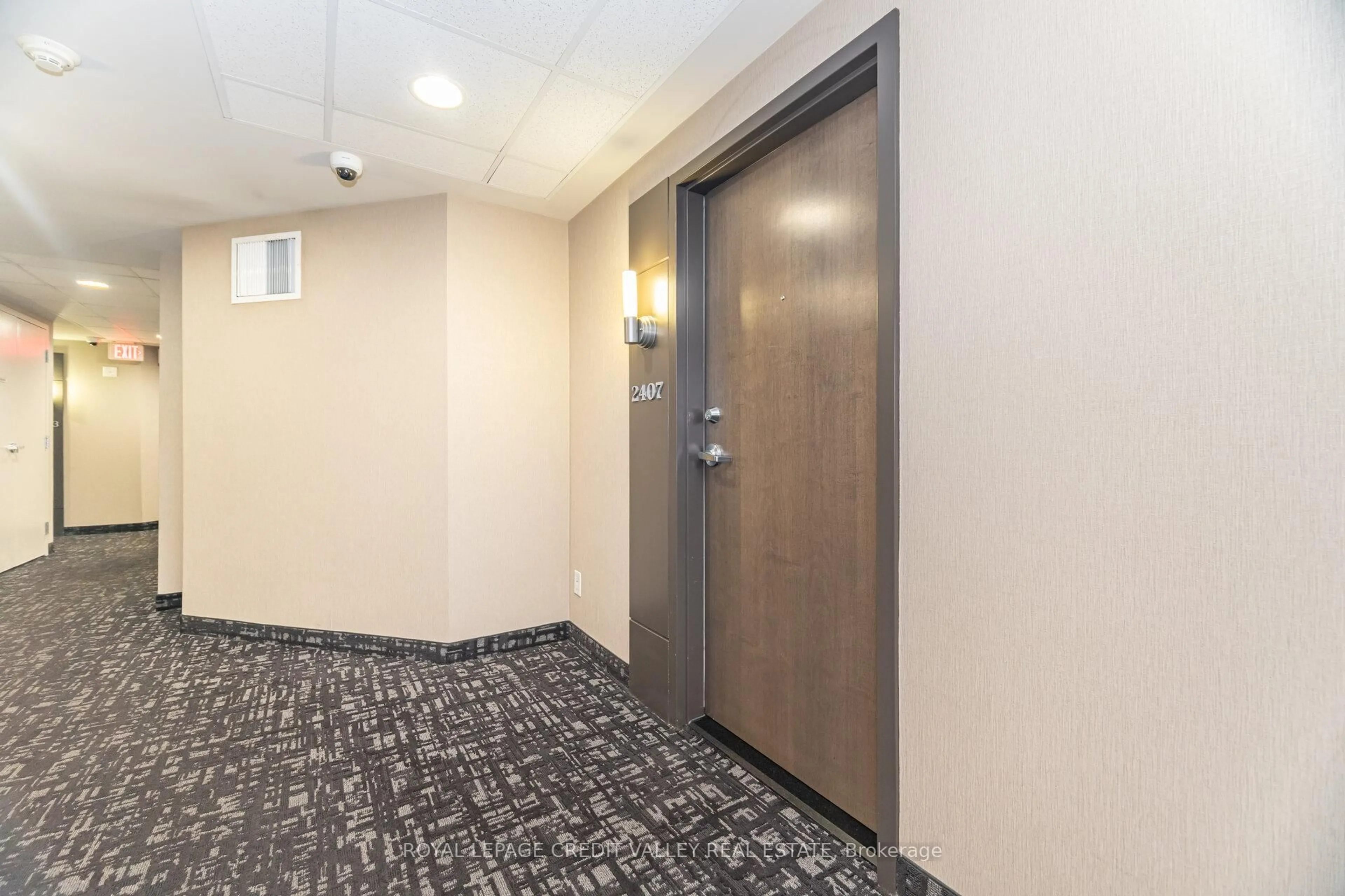 Indoor foyer for 9 George St #2407, Brampton Ontario L6X 0T7