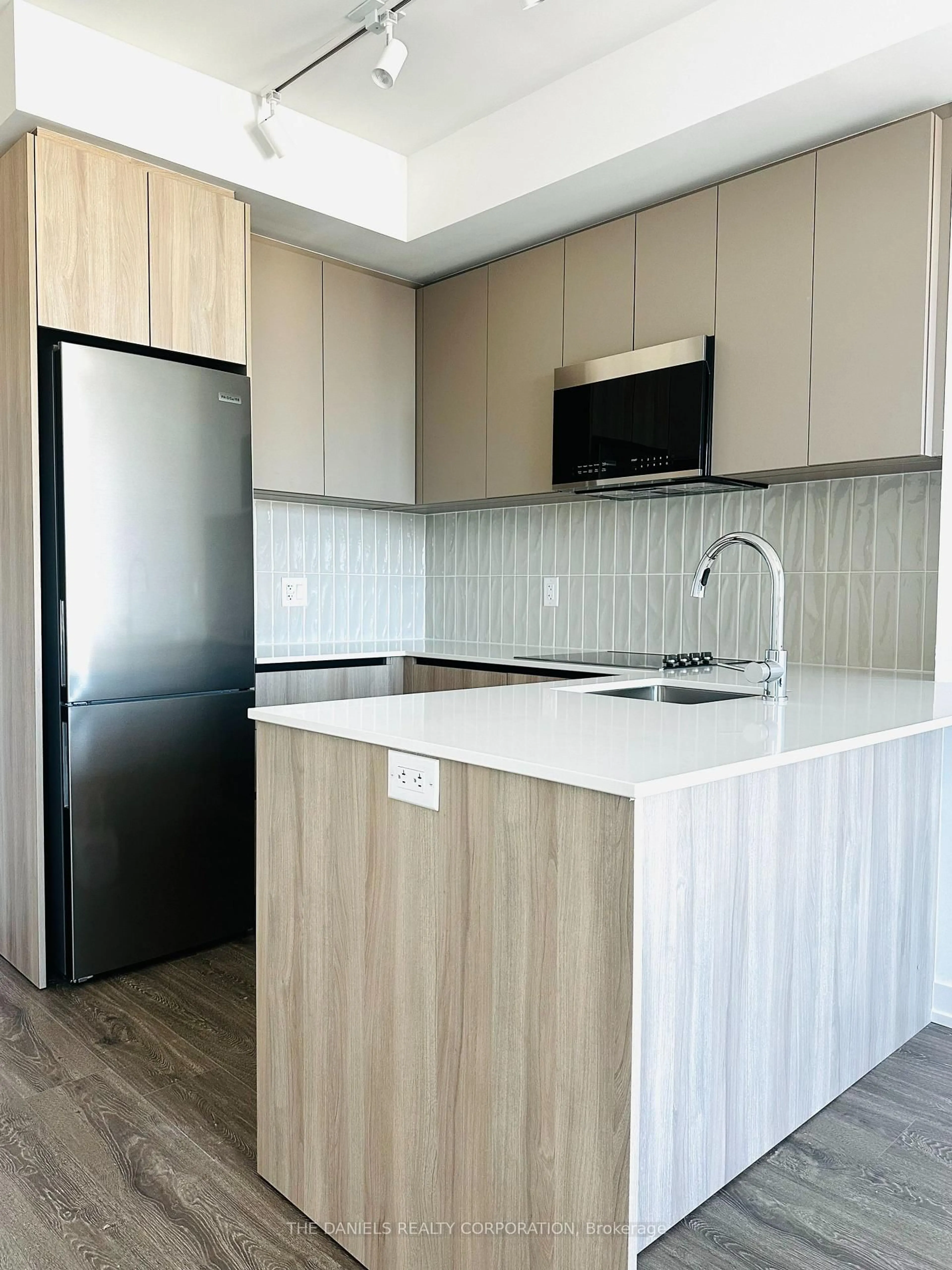 Standard kitchen, unknown for 2485 Eglinton Ave #1312, Mississauga Ontario L5M 2T1