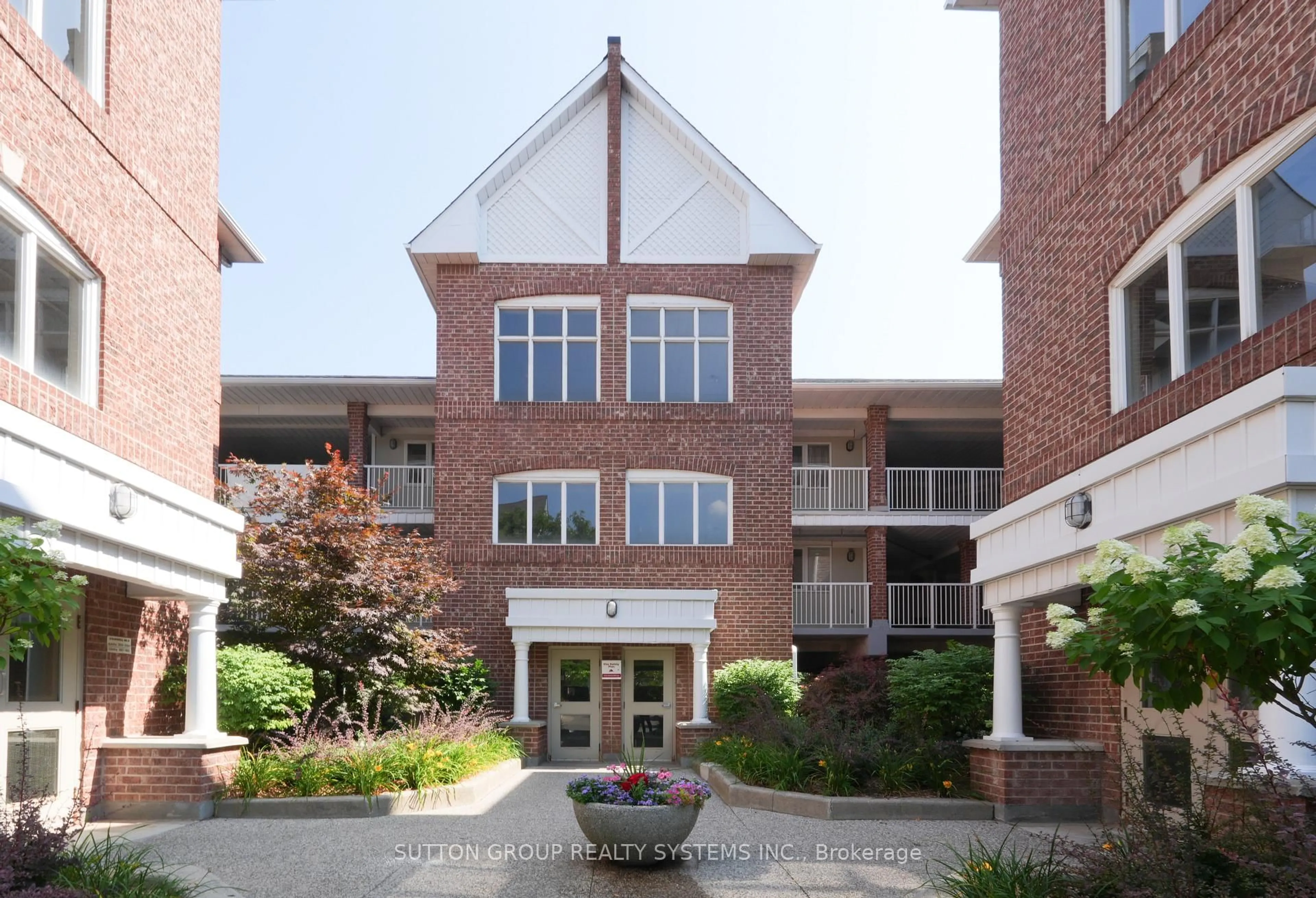 Indoor foyer for 103 Bristol Rd #183, Mississauga Ontario L4Z 3P6