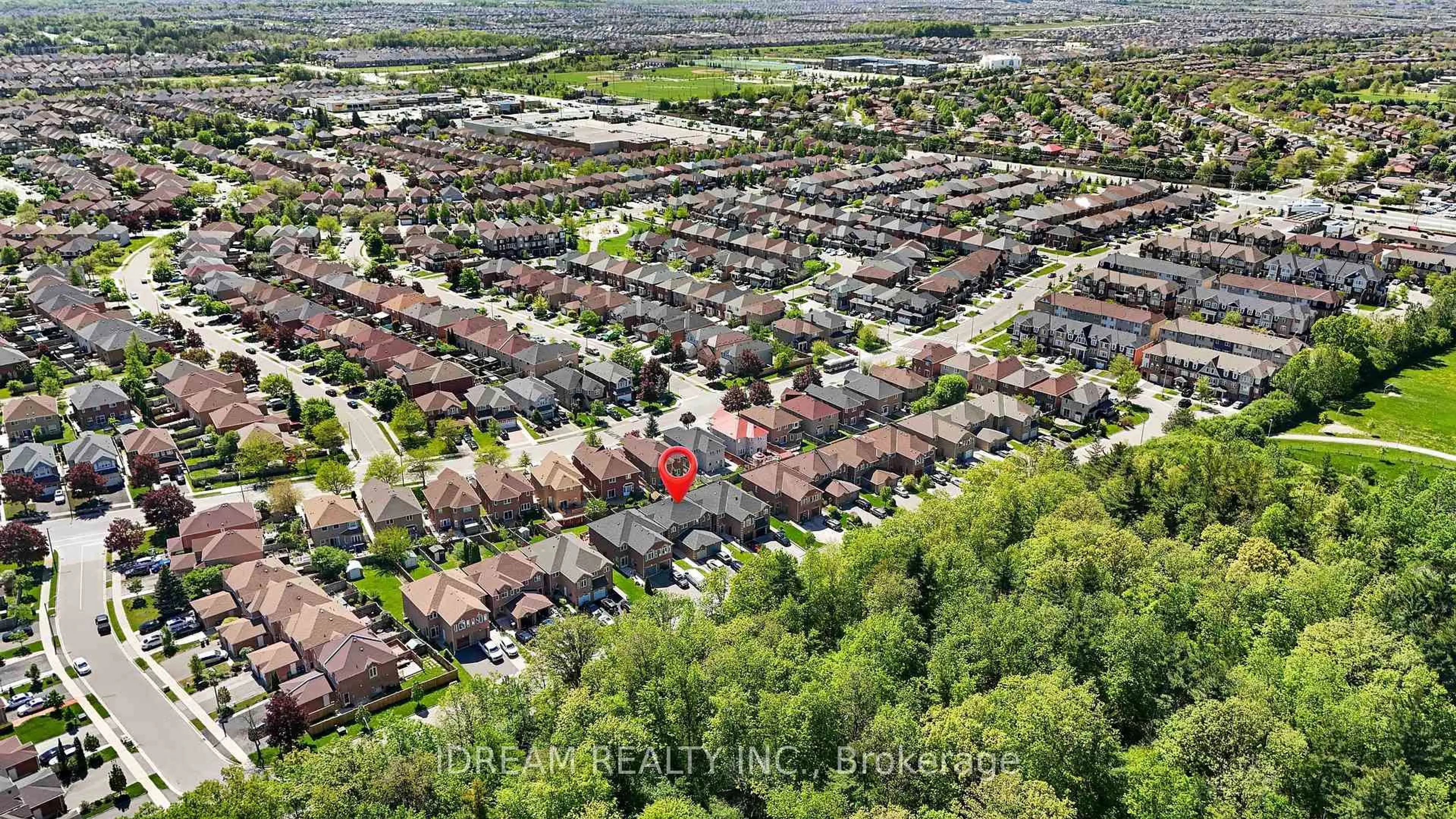 A pic from outside/outdoor area/front of a property/back of a property/a pic from drone, street for 42 Mccleave Cres, Brampton Ontario L6Y 4Z5