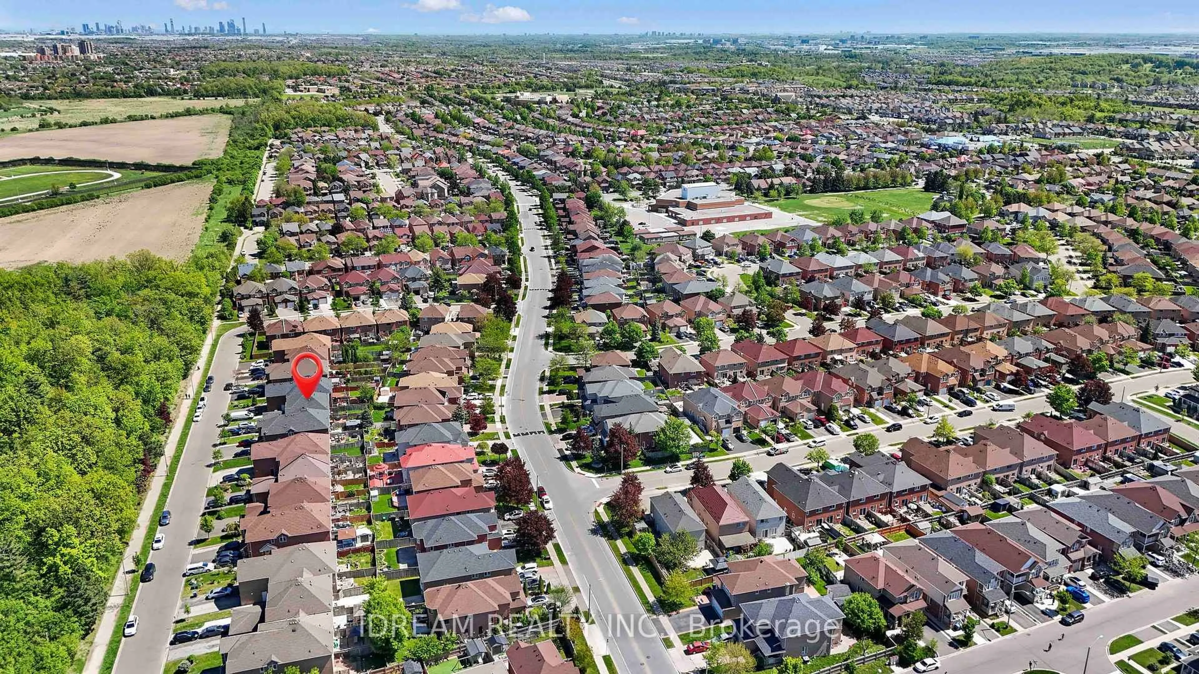 A pic from outside/outdoor area/front of a property/back of a property/a pic from drone, street for 42 Mccleave Cres, Brampton Ontario L6Y 4Z5