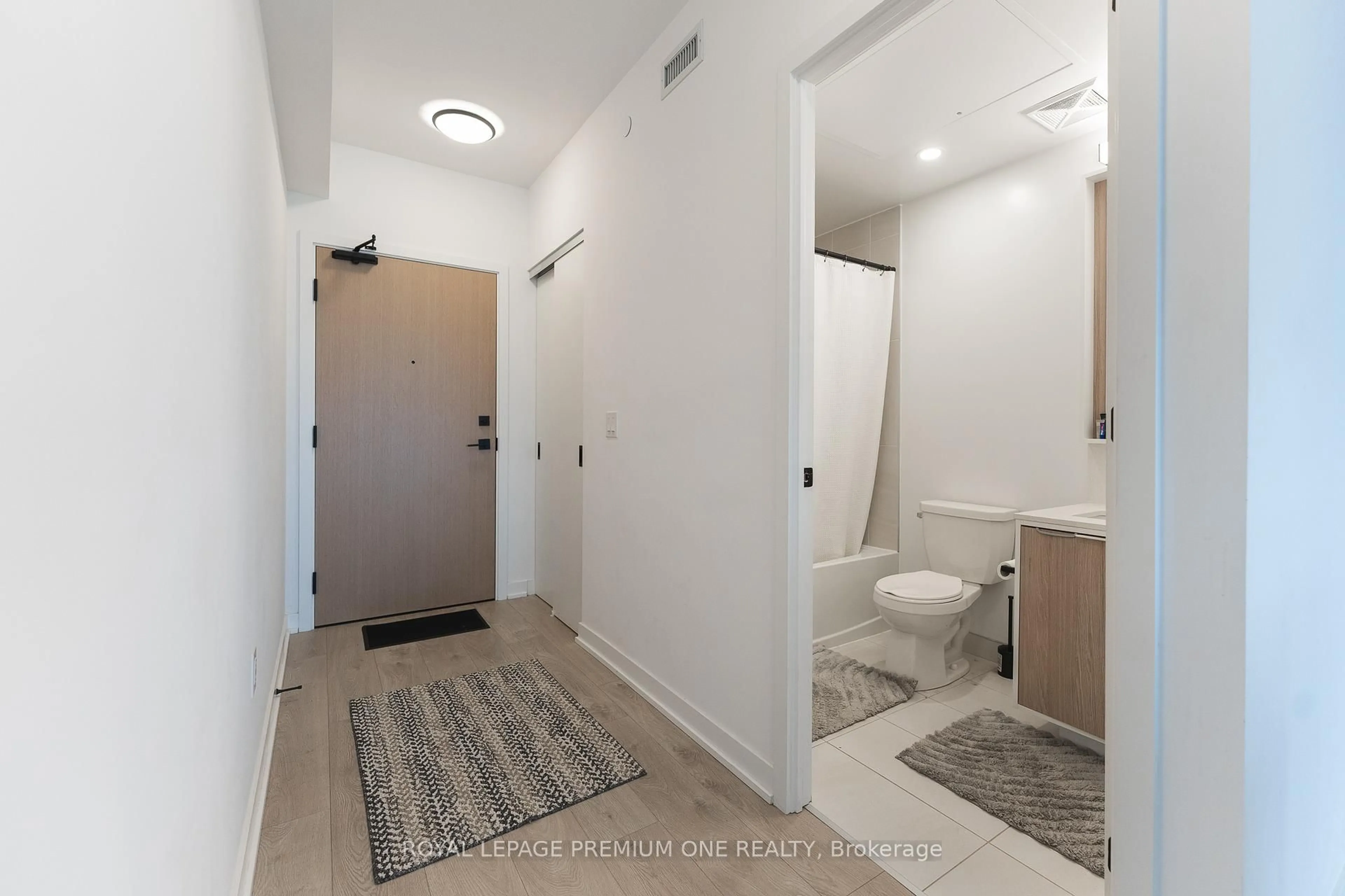 Indoor entryway for 36 Zorra St #1402, Toronto Ontario M8Z 0G5