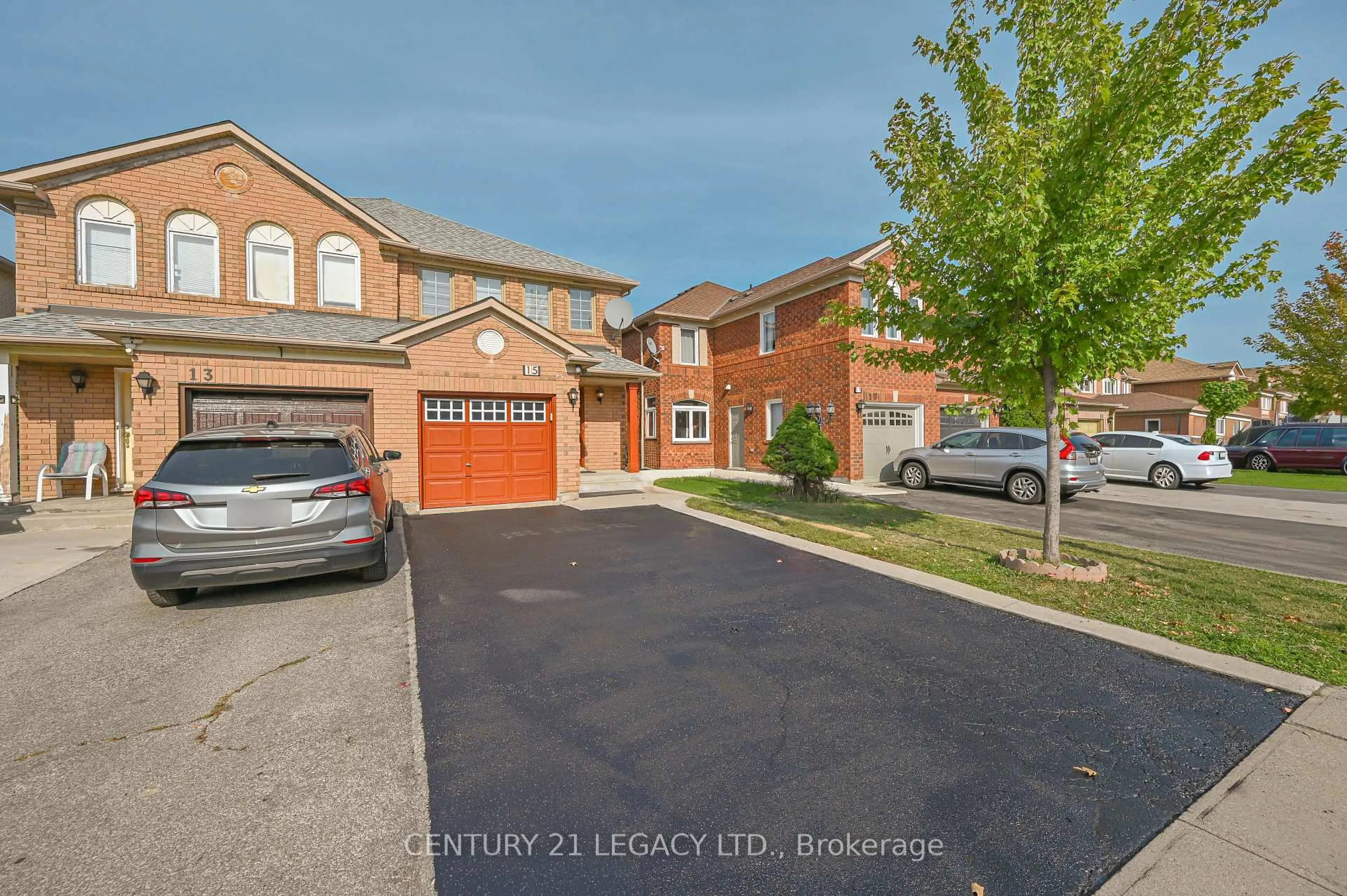A pic from outside/outdoor area/front of a property/back of a property/a pic from drone, street for 15 Dusty Star Rd, Brampton Ontario L6R 1Y5