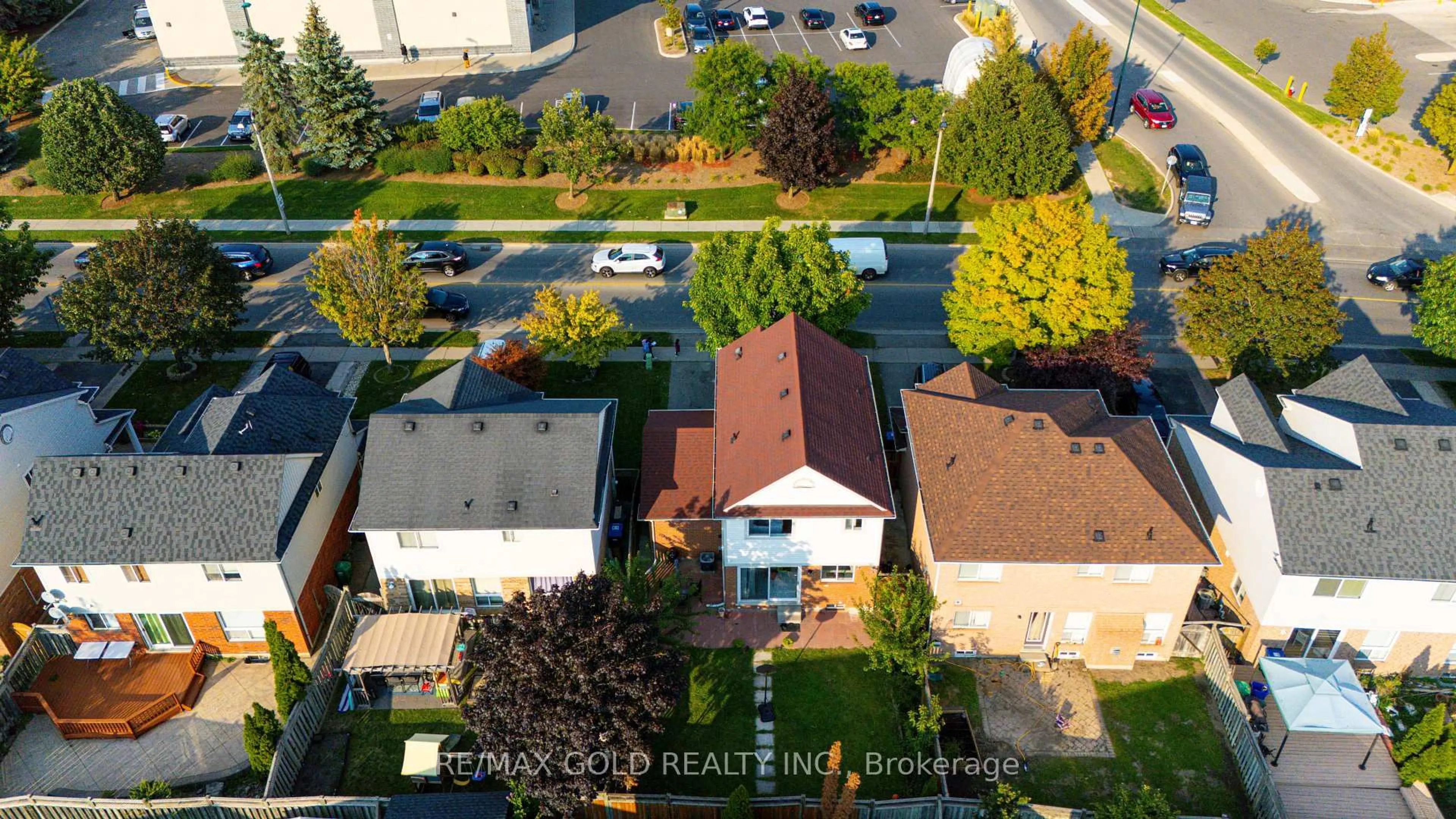 A pic from outside/outdoor area/front of a property/back of a property/a pic from drone, city buildings view from balcony for 30 Worthington Ave, Brampton Ontario L7A 1M9