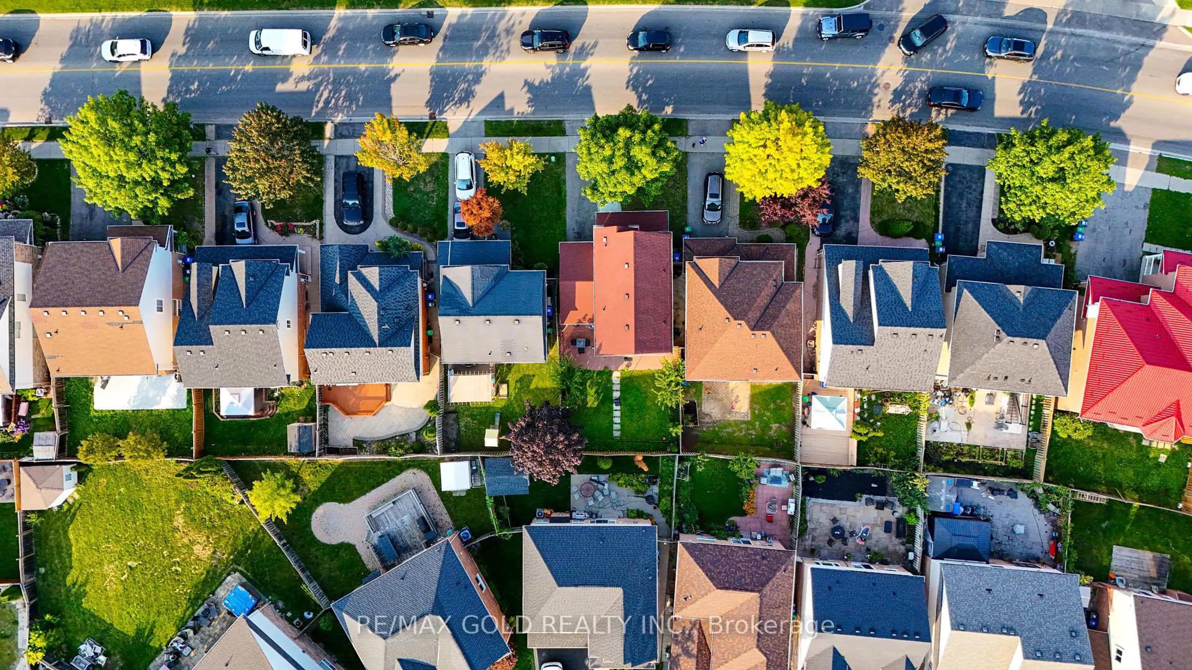 A pic from outside/outdoor area/front of a property/back of a property/a pic from drone, street for 30 Worthington Ave, Brampton Ontario L7A 1M9