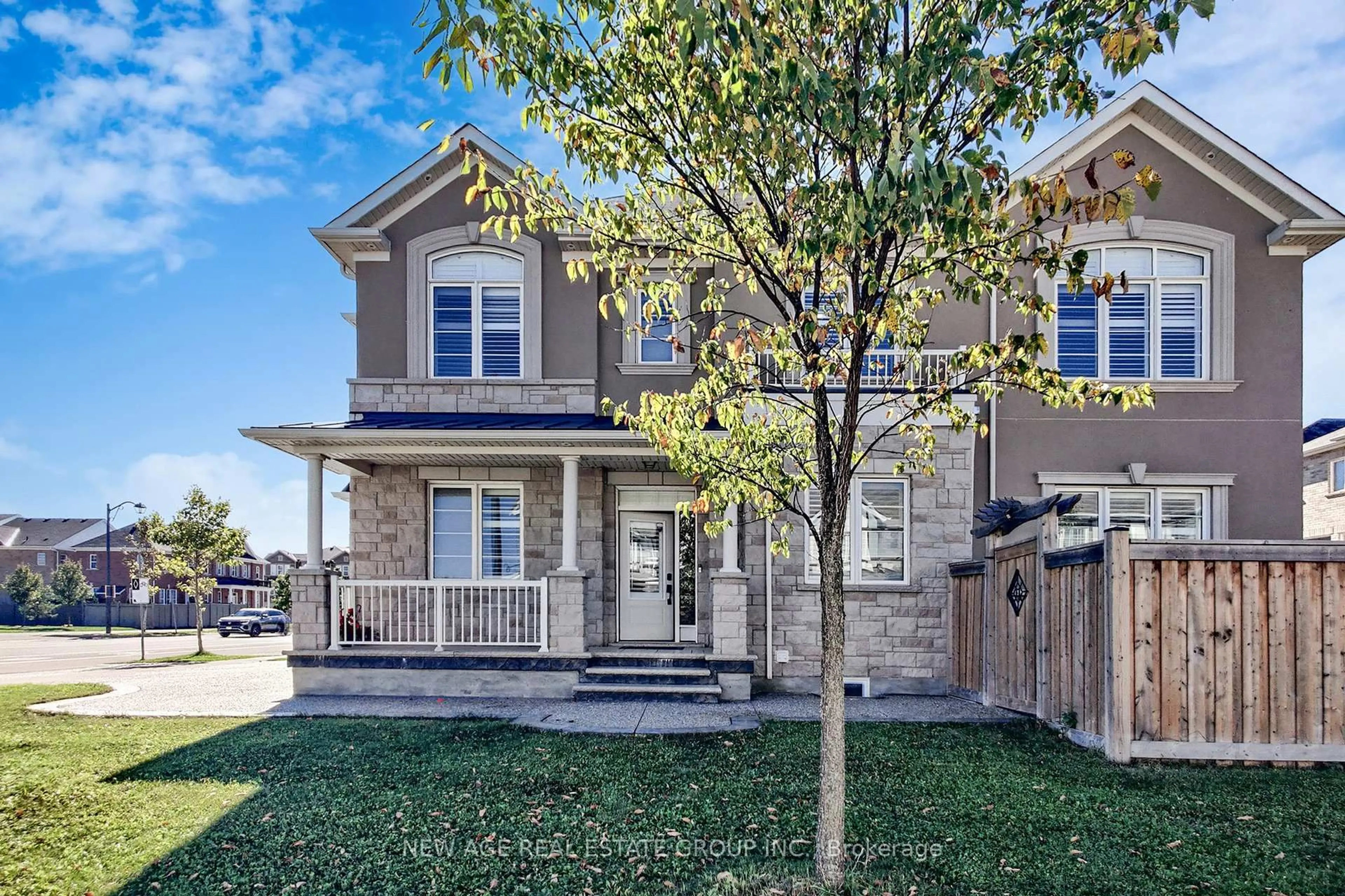 Home with vinyl exterior material, street for 153 Whitlock Ave, Milton Ontario L9E 1G1