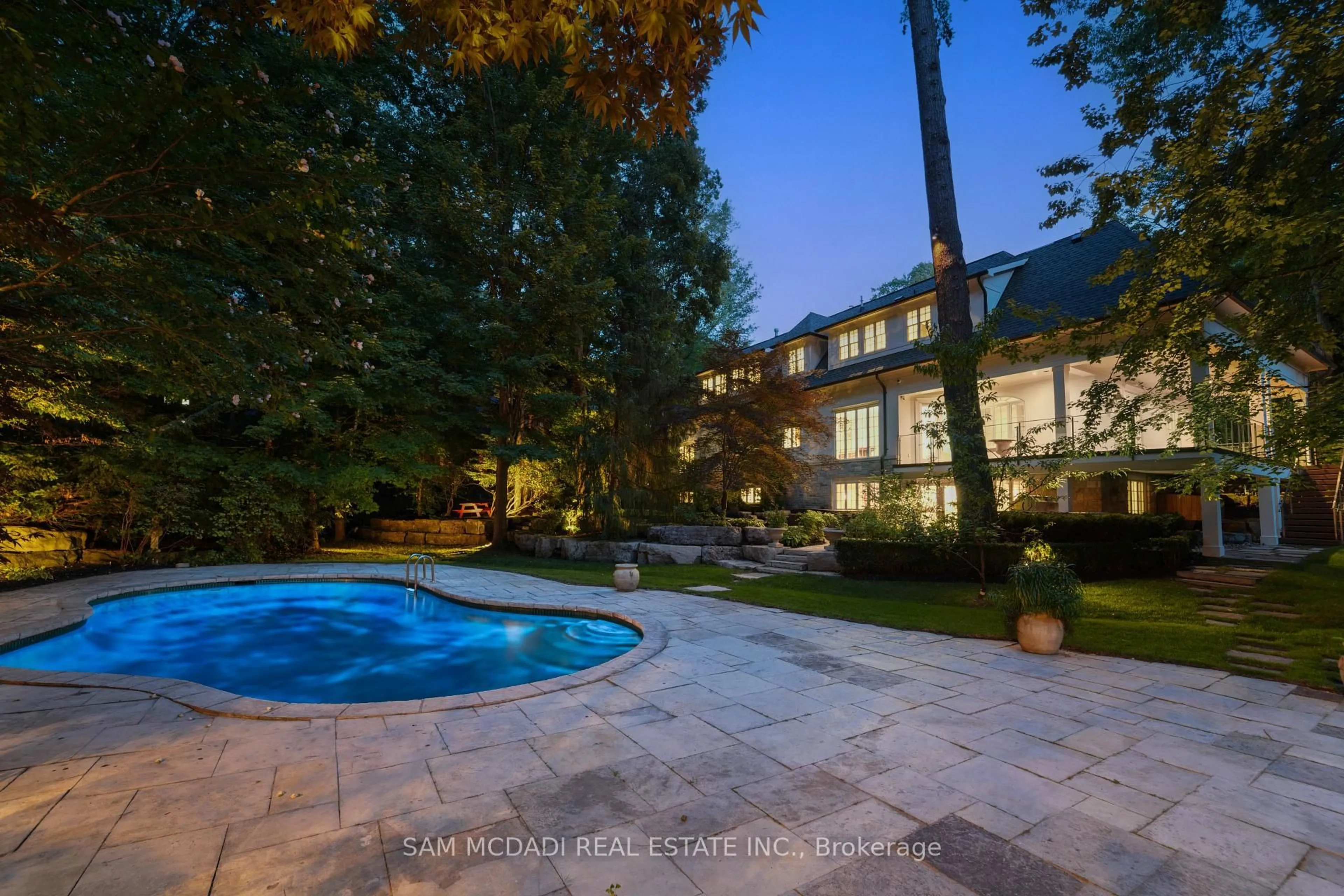 Unknown for 2025 Heartwood Crt, Mississauga Ontario L5C 4P7