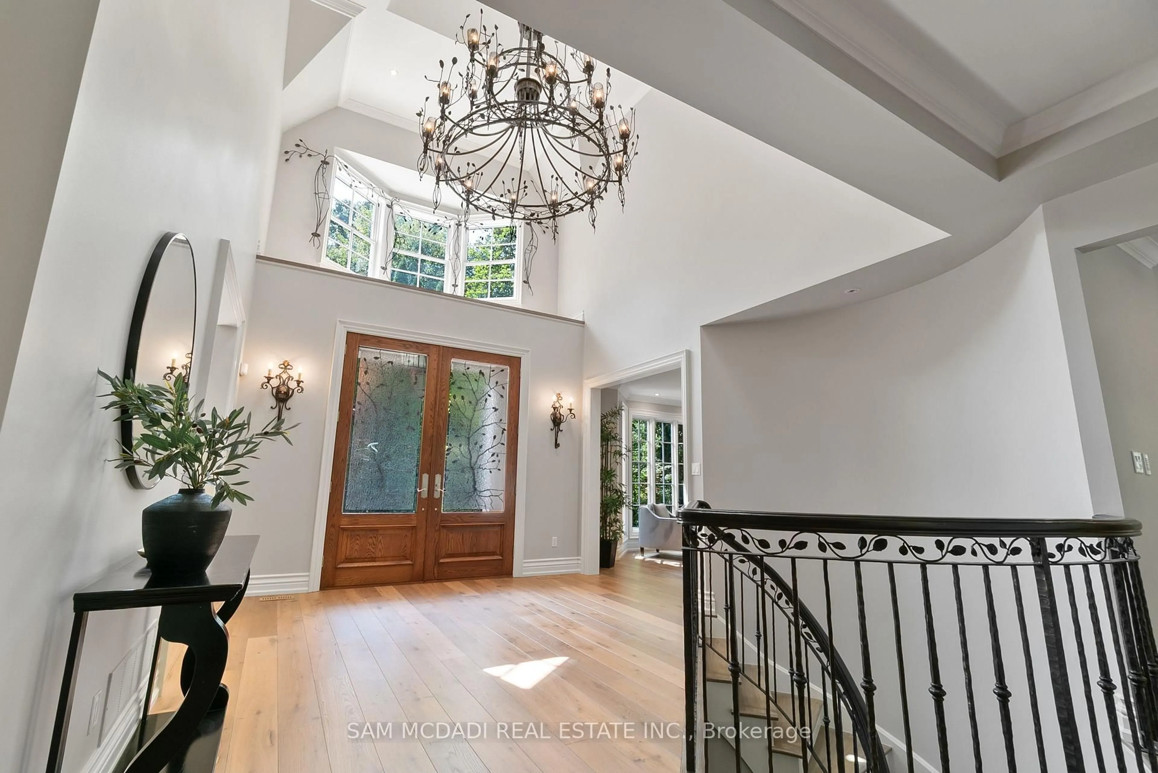 Indoor foyer for 2025 Heartwood Crt, Mississauga Ontario L5C 4P7