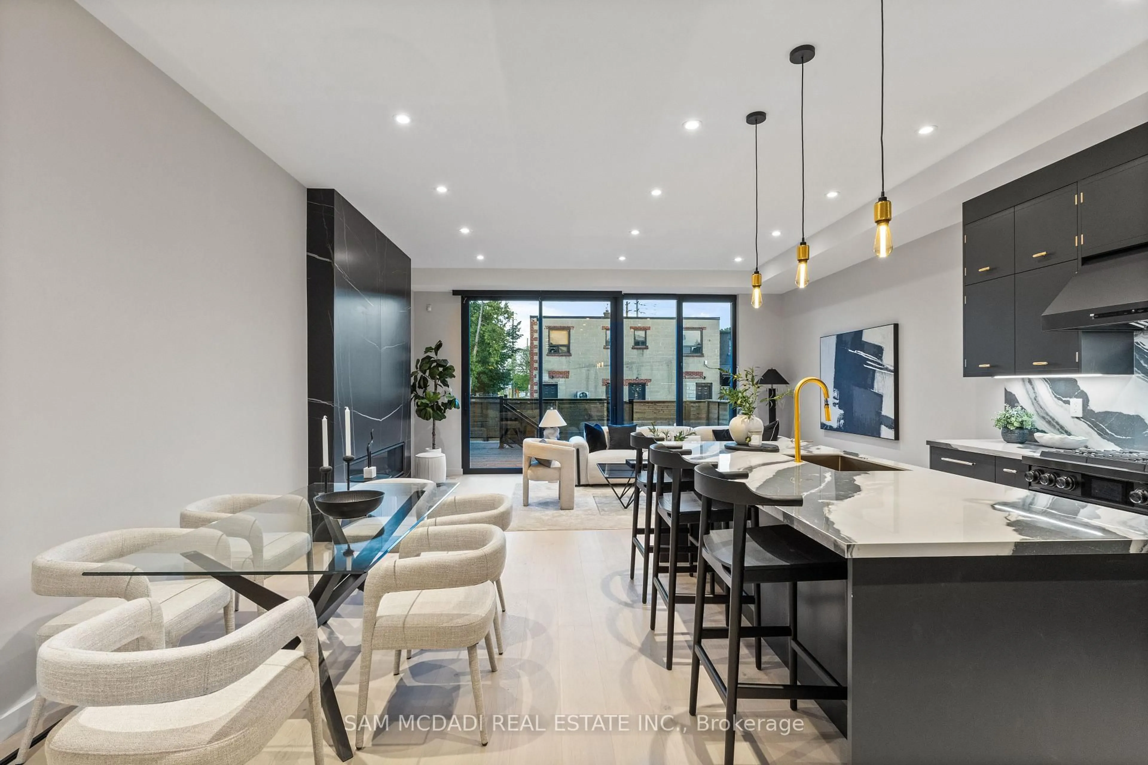 Open concept kitchen, ceramic/tile floor for 1090 Ella Ave, Mississauga Ontario L5E 1H5