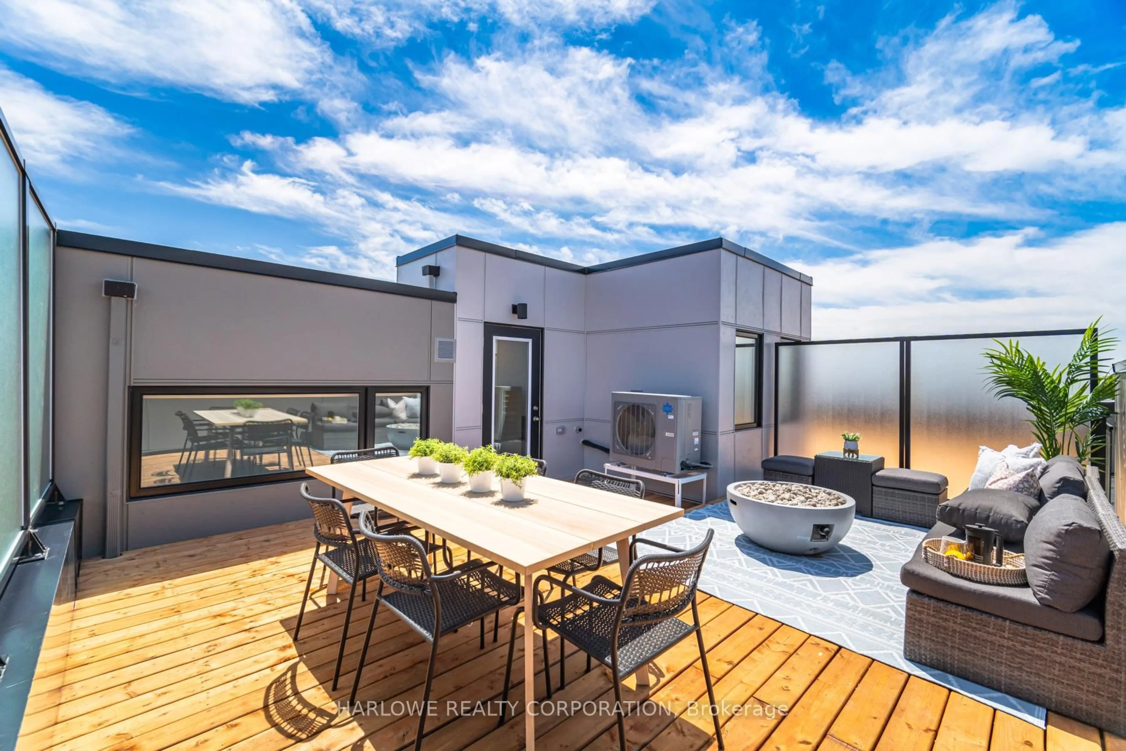 Patio, unknown for 266 Ironside Dr #35, Oakville Ontario L6M 1S1