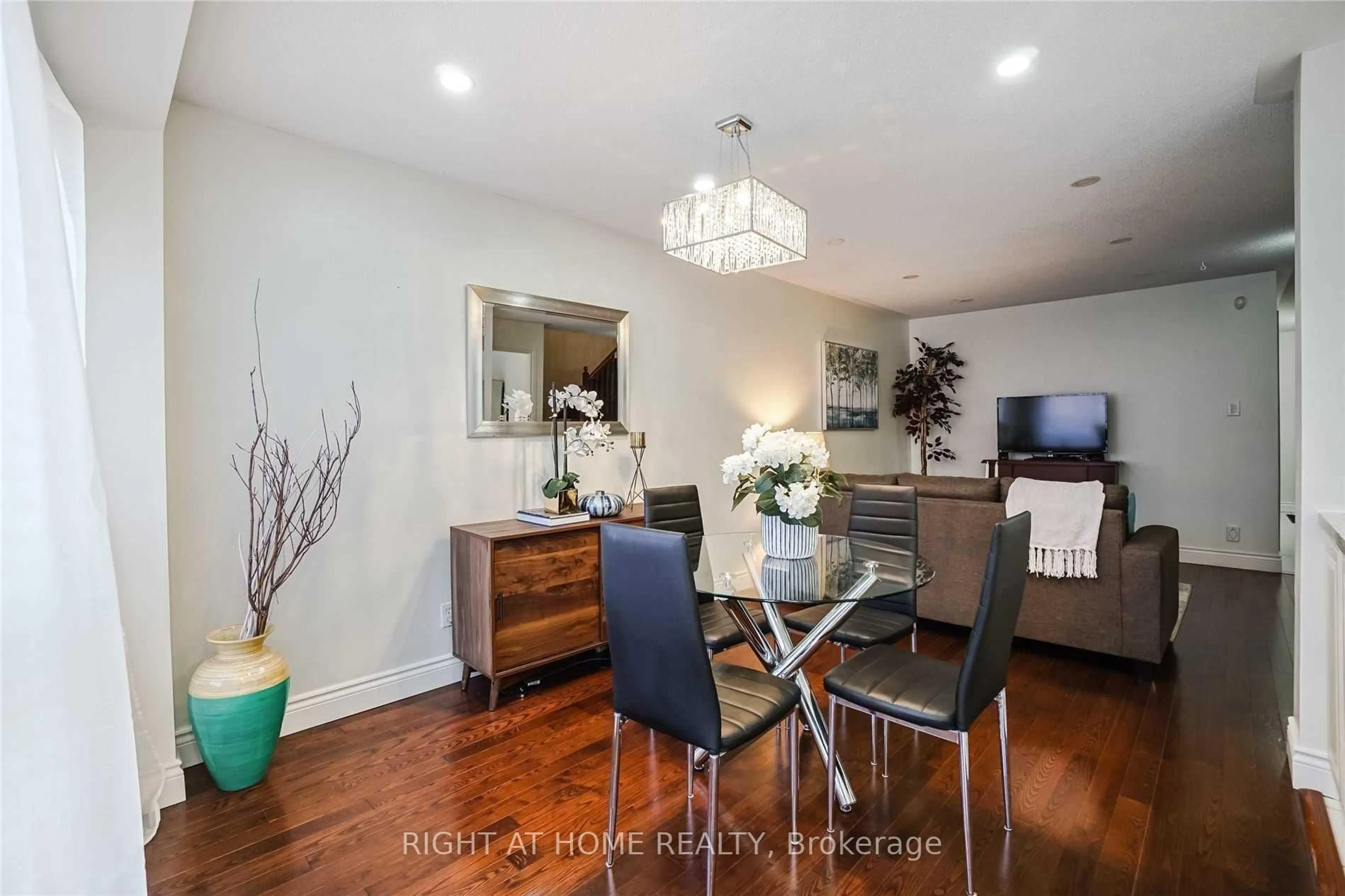 Dining room, wood/laminate floor for 7438 Magistrate Terr, Mississauga Ontario L5W 1L2